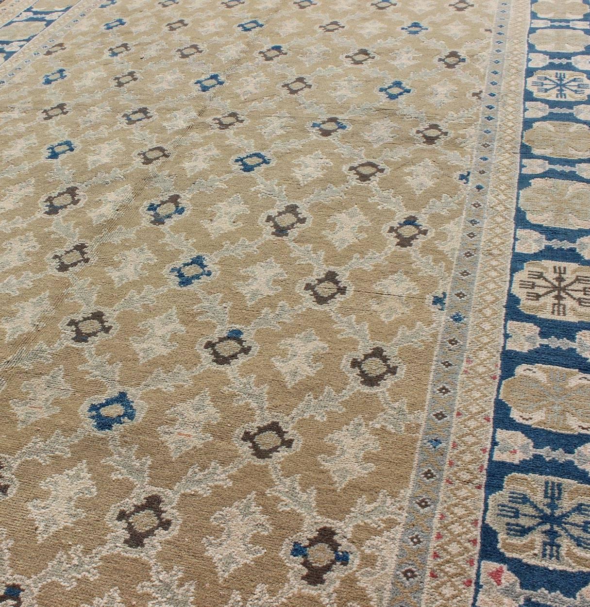 Feiner türkischer Sivas-Teppich in Tan, Taupe, Blau und Braun mit geometrischem Muster im Zustand „Gut“ im Angebot in Atlanta, GA