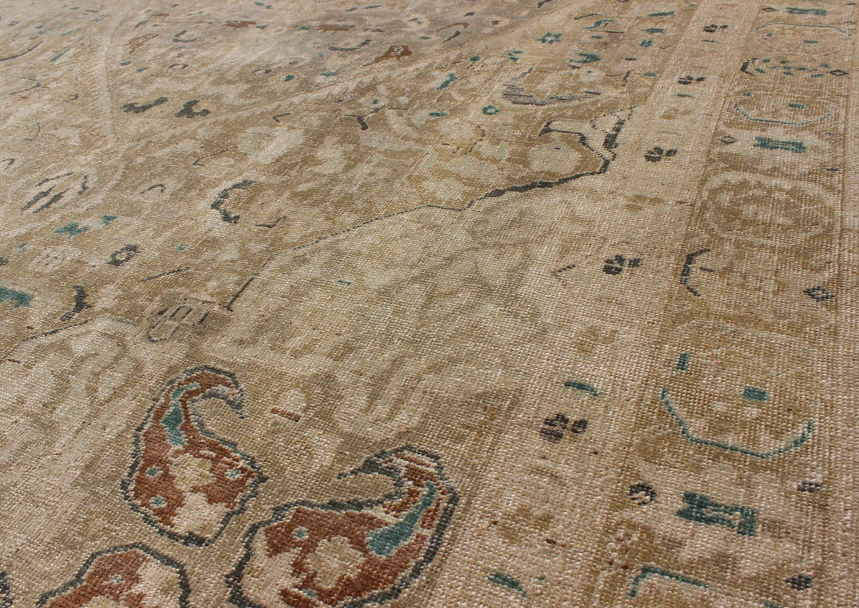 Very Fine Turkish Sivas Rug with Classic Design in Neutrals, Camel and Green In Good Condition For Sale In Atlanta, GA