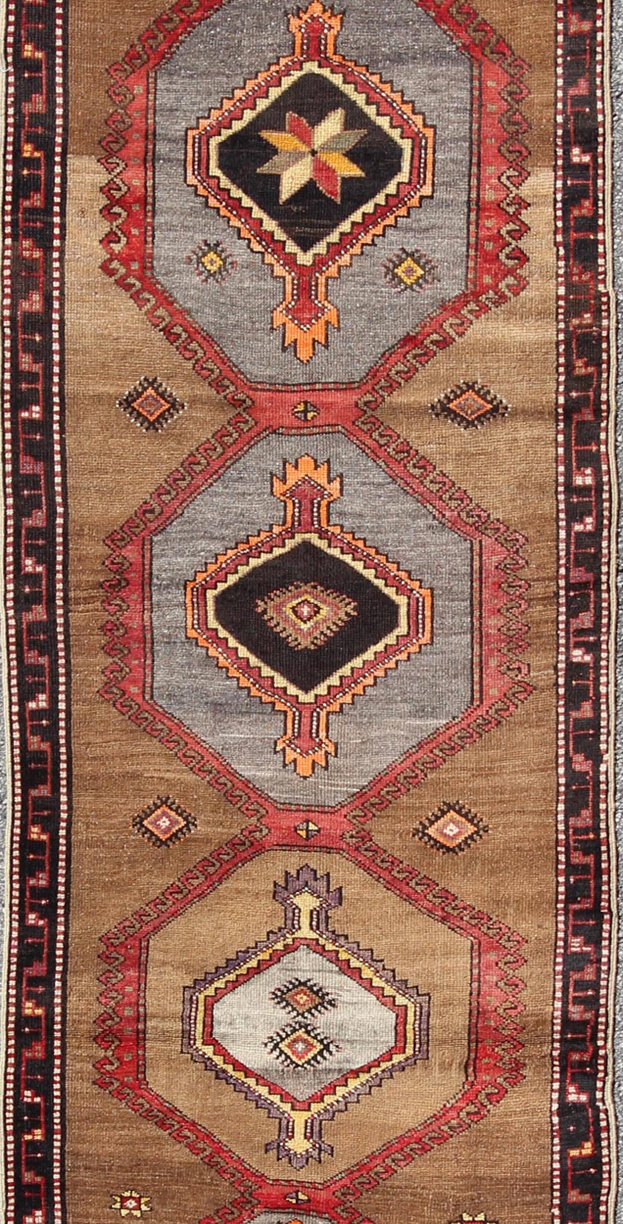 Oushak Geometric Turkish Runner in Light Brown Background with Gray, Red & Dark Brown For Sale