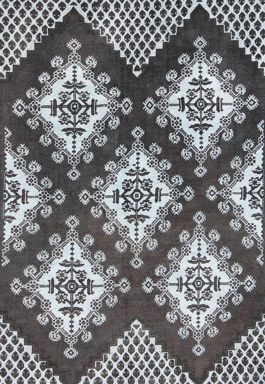 Geometric Design Vintage Tribal Moroccan Rug with Black and Gray In Good Condition For Sale In Atlanta, GA