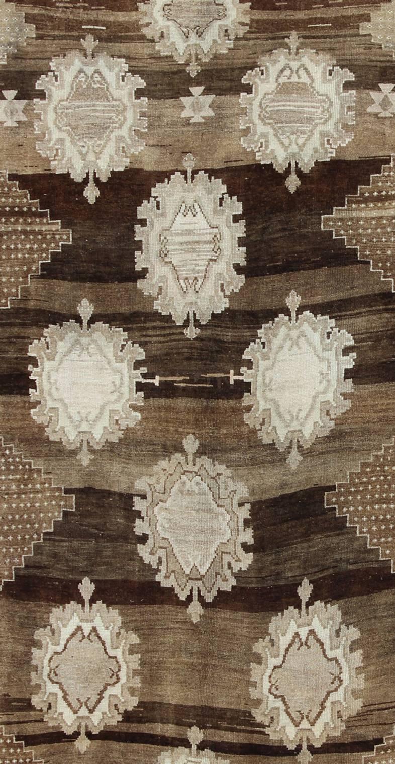 20th Century Vintage Turkish Oushak Gallery Rug Featuring Soft Beige, Cream, and Brown Tones For Sale