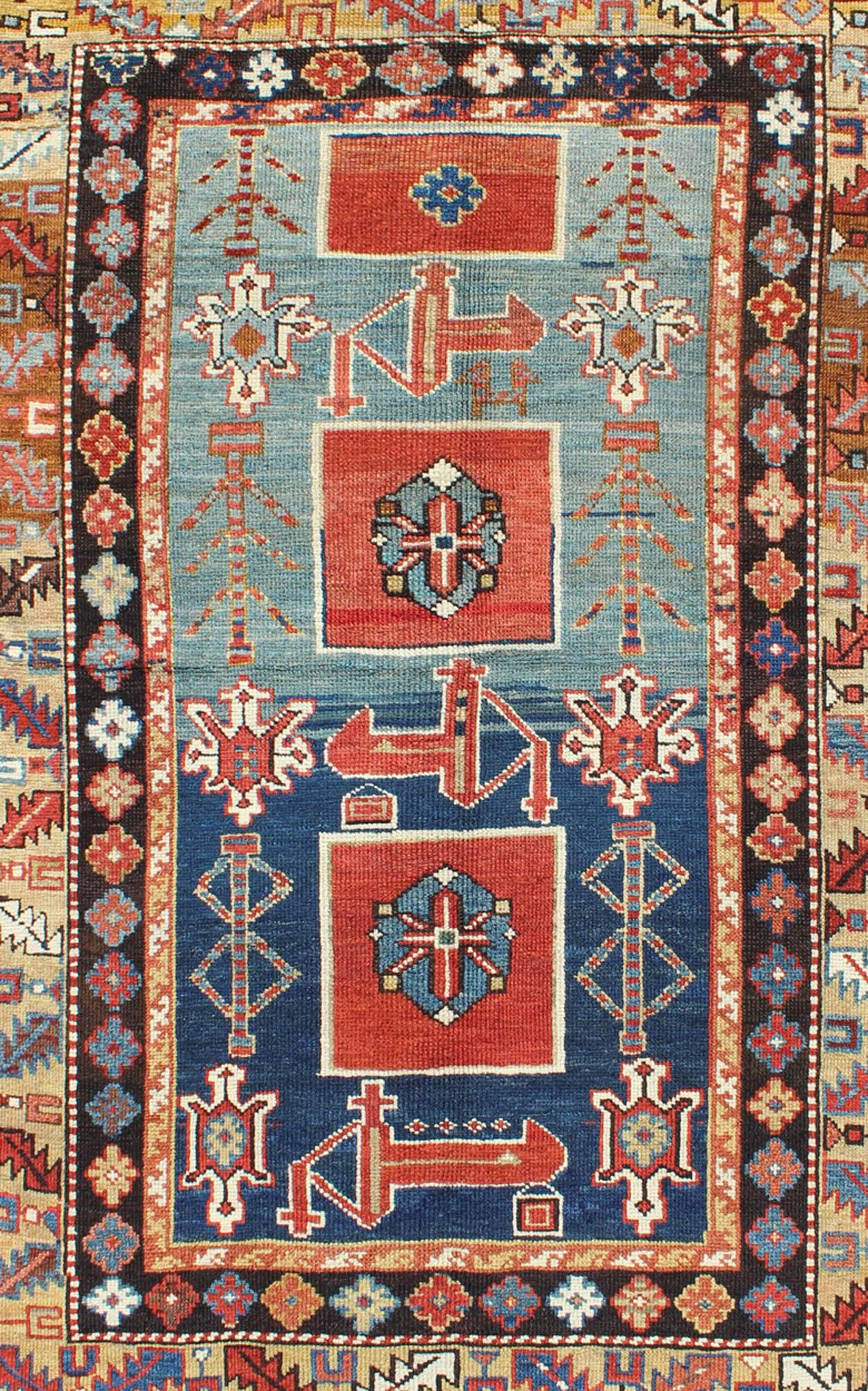 Kazakh Tapis caucasien ancien noué à la main Qaraqashli avec motif de médaillon tribal en vente