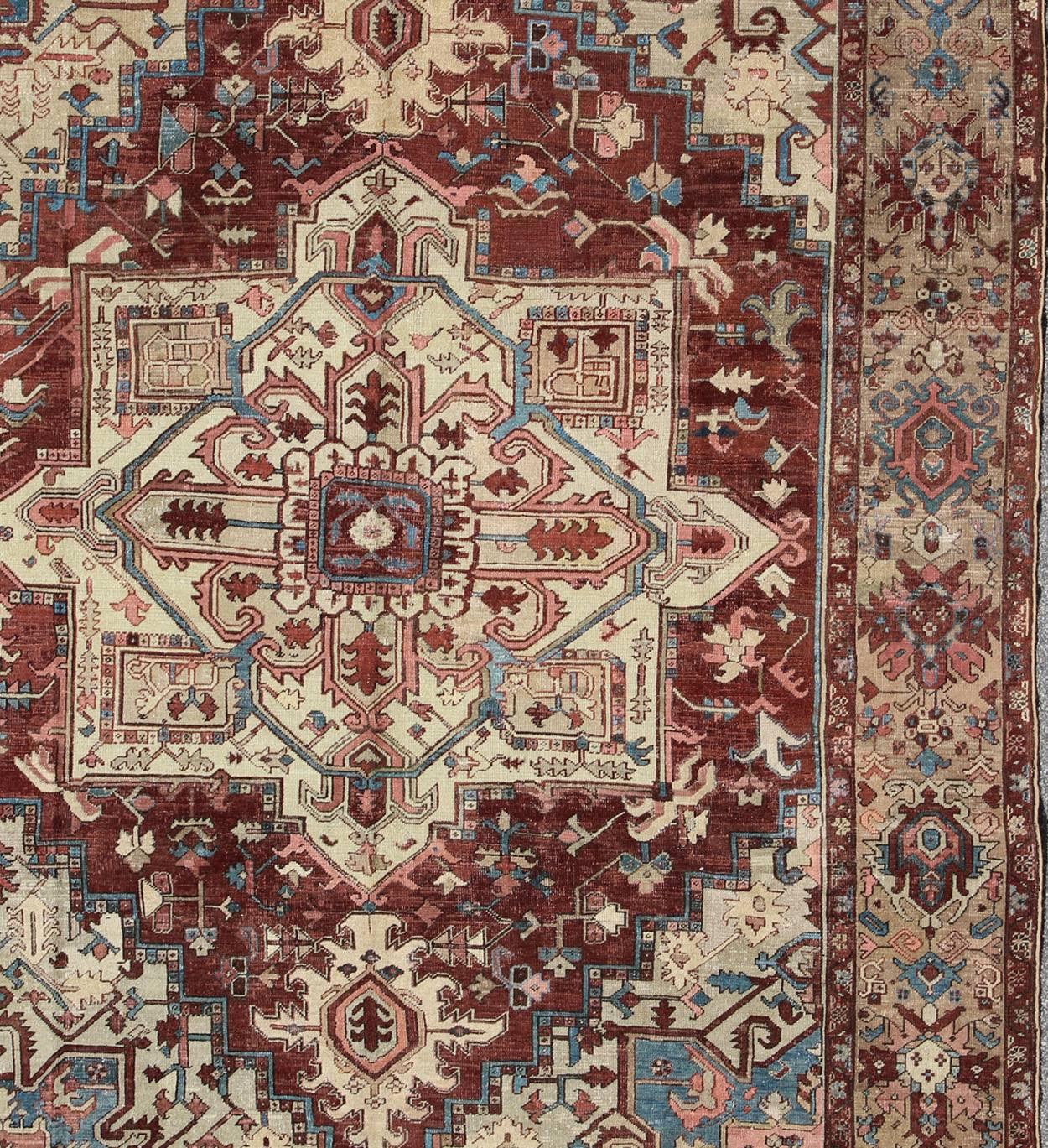 Antique Persian Serapi Carpet With Medallion In Reddish Brown Tan and Light Blue In Good Condition For Sale In Atlanta, GA