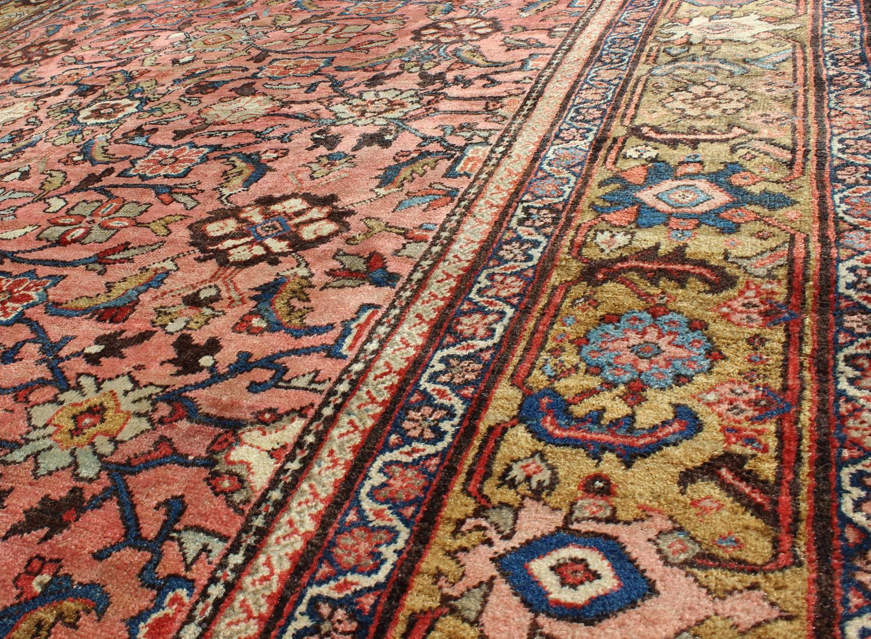 Antique Sultanabad Carpet In Good Condition In Atlanta, GA