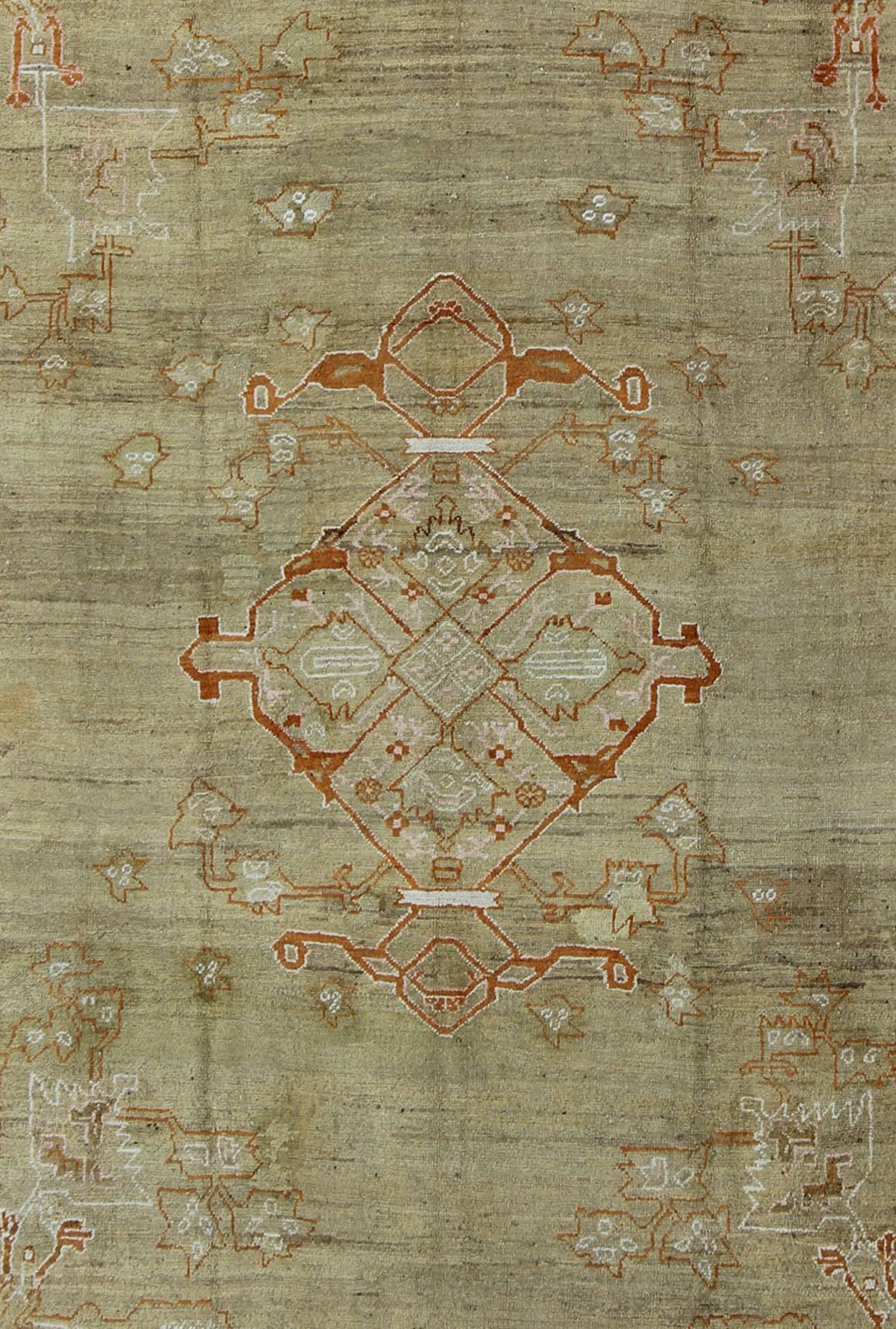 Antique Turkish Oushak Carpet In Excellent Condition In Atlanta, GA