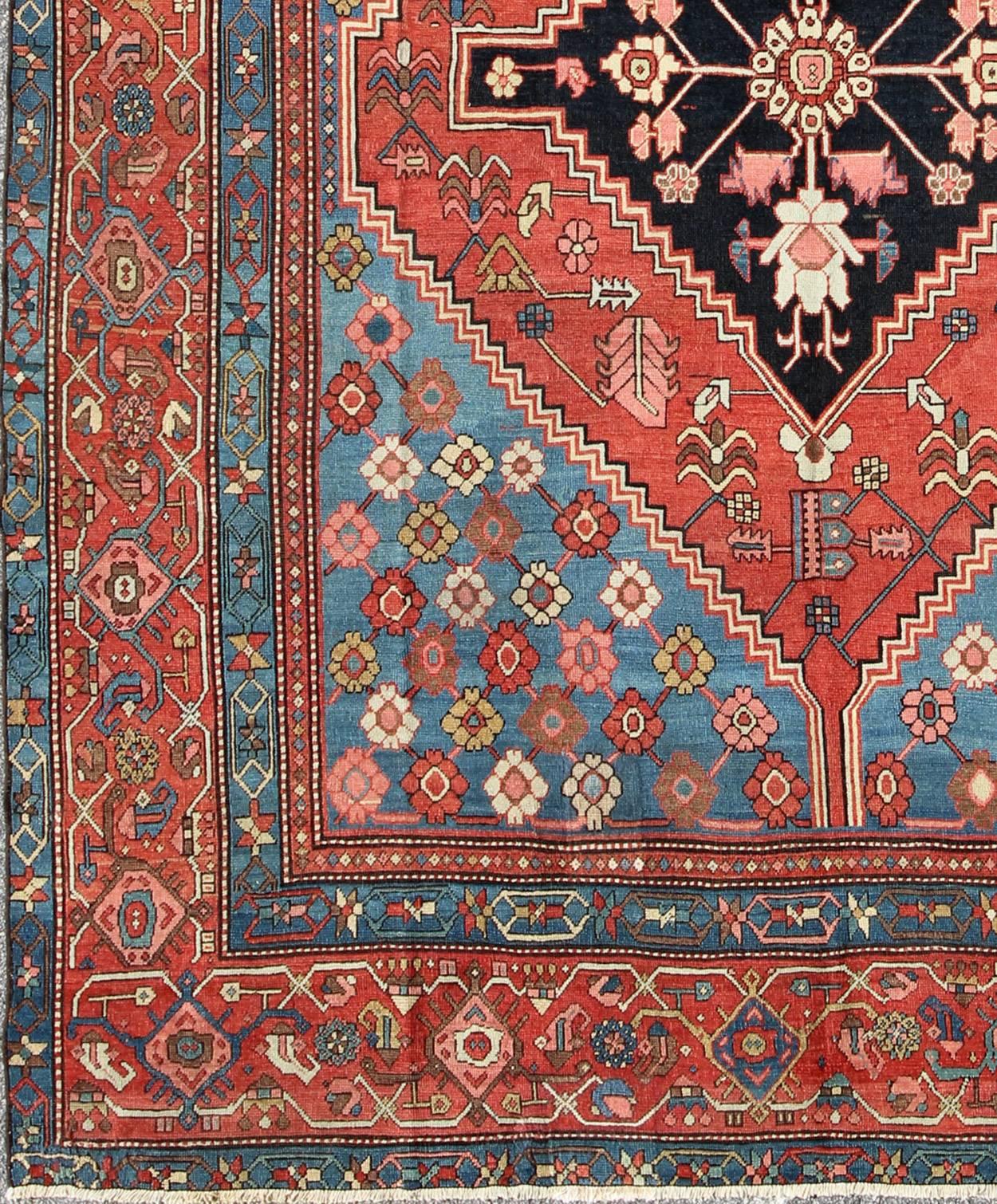 Antique Persian Bakhshaish carpet with a unique geometric medallion and design, rug / 10-KE-319, late 19th century Persian Bakhshaish, Antique Serapi.
Crafted in northwest Persia of Azerbaijan district, this superb antique Bakshaish rug contains