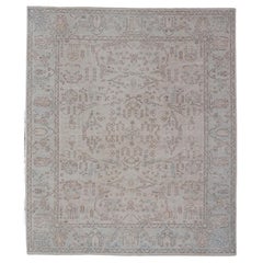 Oushak Teppich mit blassem Elfenbein und weichem blauen Feld, Taupe und Braun 11'10 x 14'5