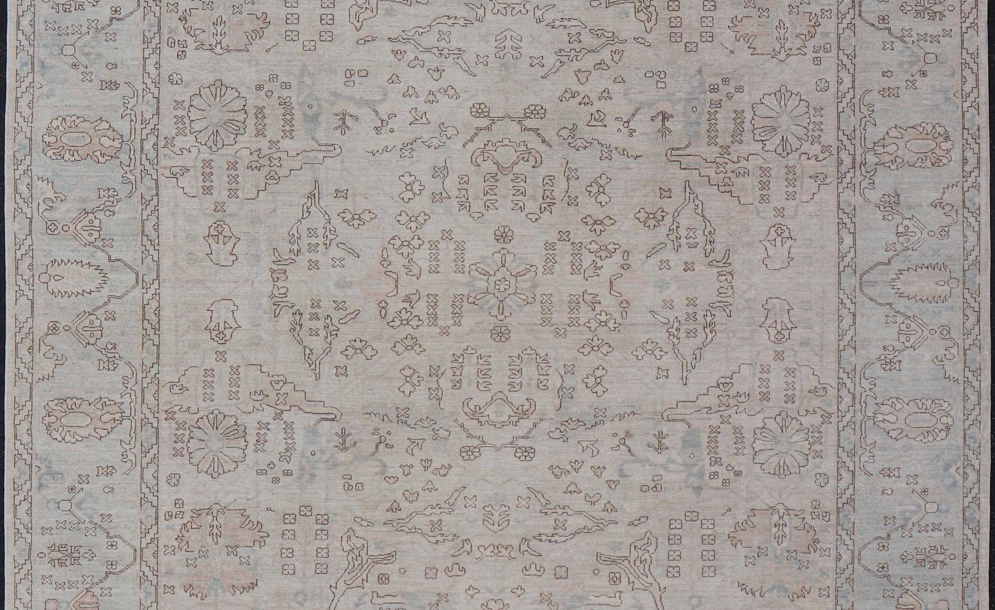 Oushak Teppich mit blassem Elfenbein und weichem blauen Feld, Taupe und Braun 11'10 x 14'5 im Angebot 4