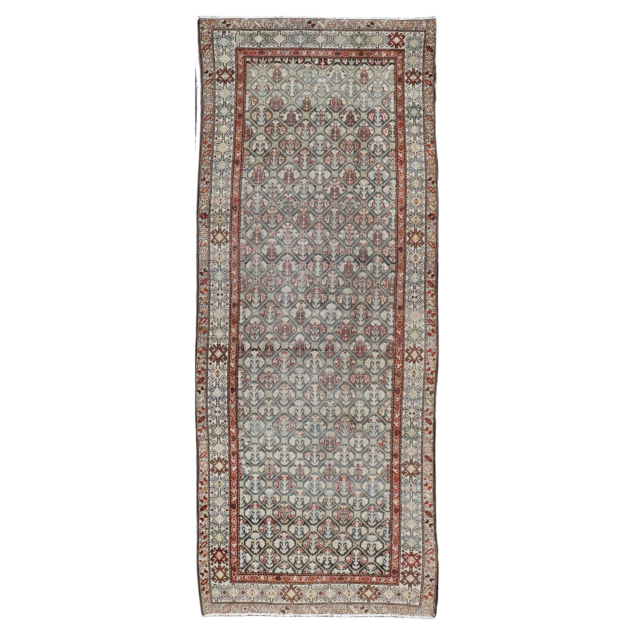 Antike persische Malayer Läufer mit Allover-Design in Soft Blue 3'8 x 9'10