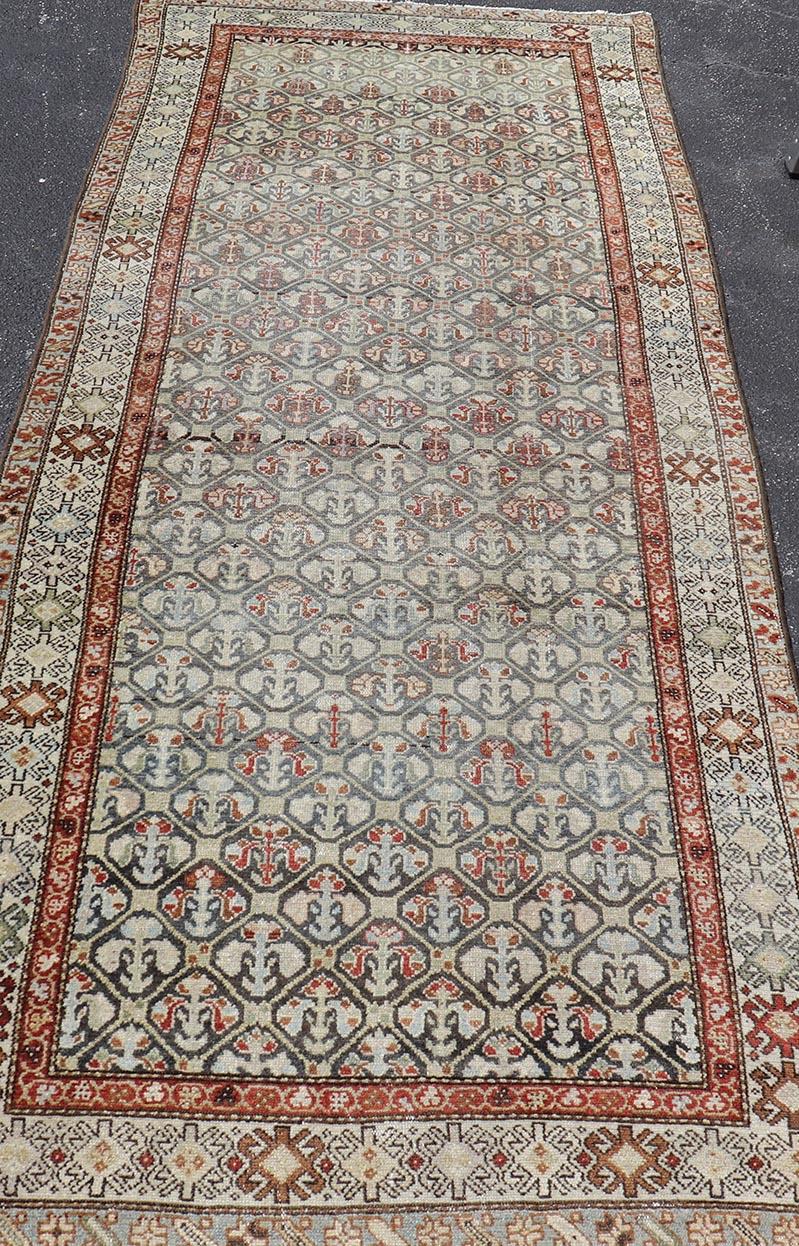 XX secolo Antico runner persiano Malayer con design amplesso in blu tenue 3'8 x 9'10 in vendita