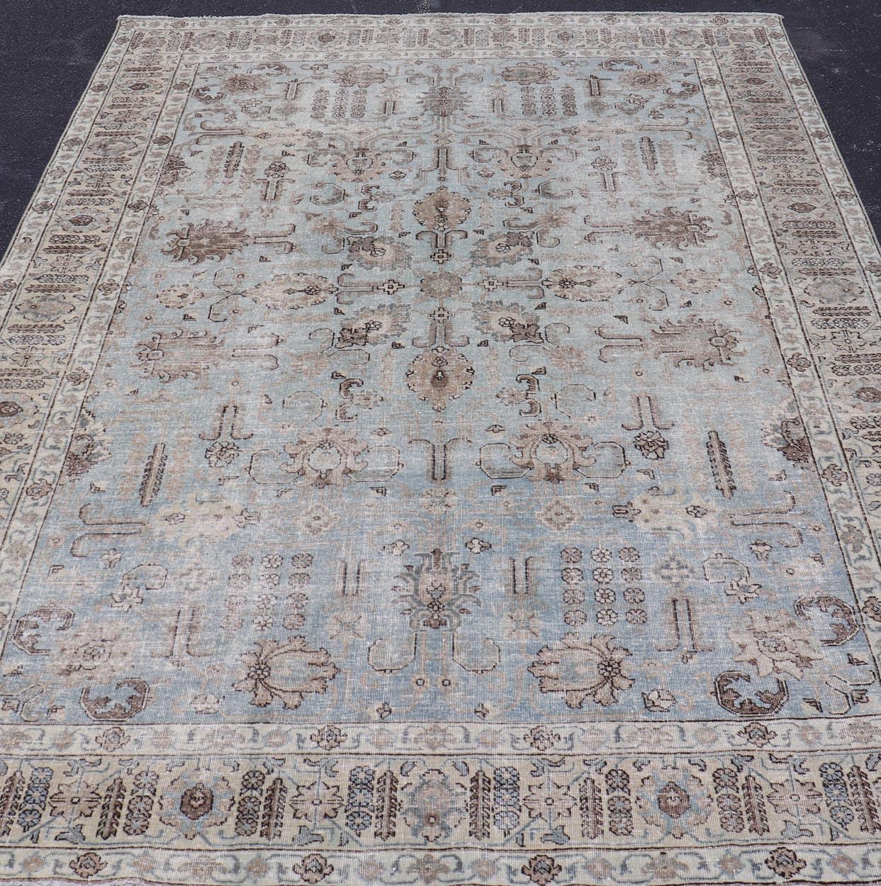 Tapis ancien persan Tabriz bleu et taupe avec Design/One 7'0 x 9'9 en vente 1