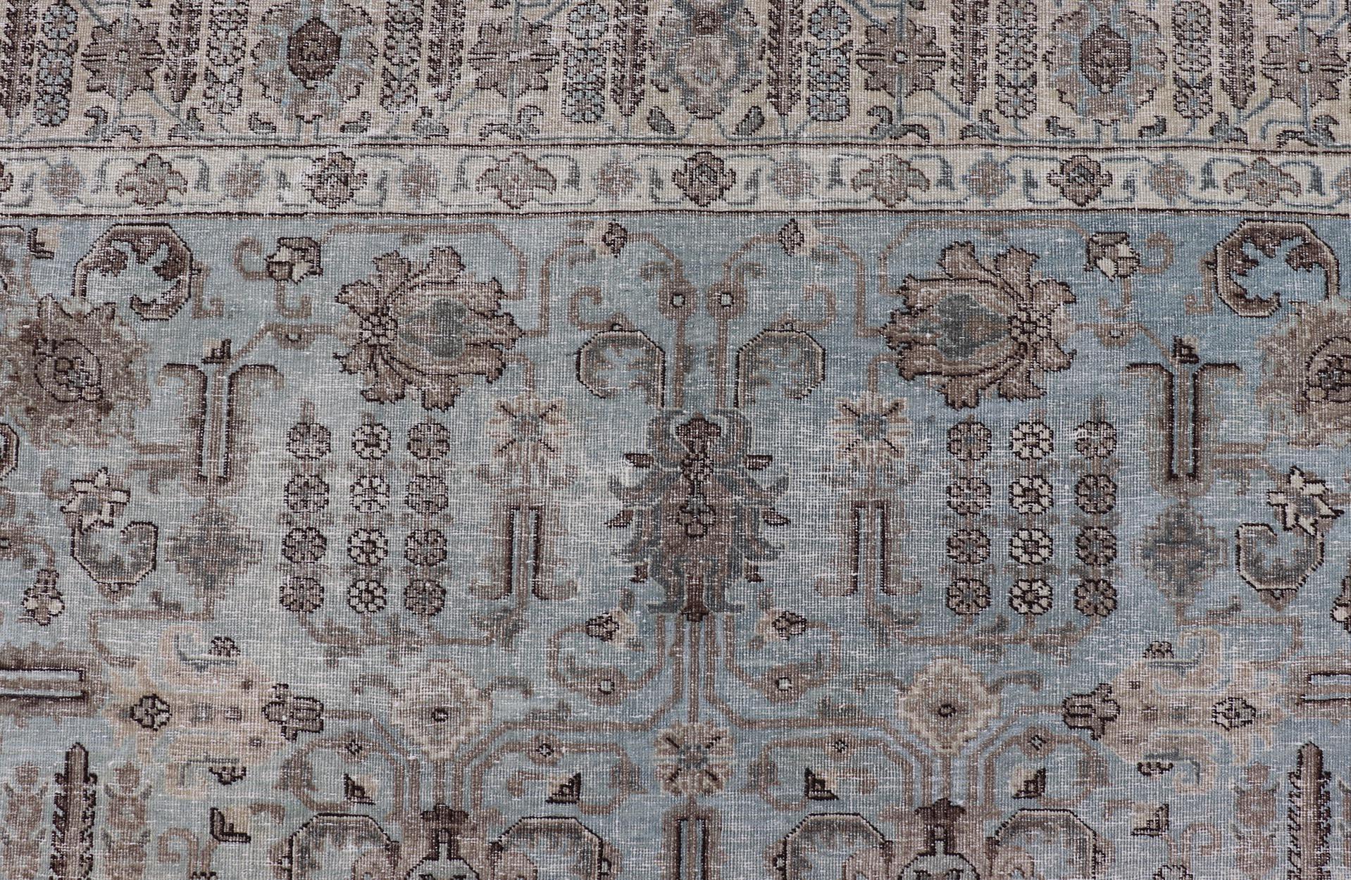 Tapis ancien persan Tabriz bleu et taupe avec Design/One 7'0 x 9'9 en vente 4
