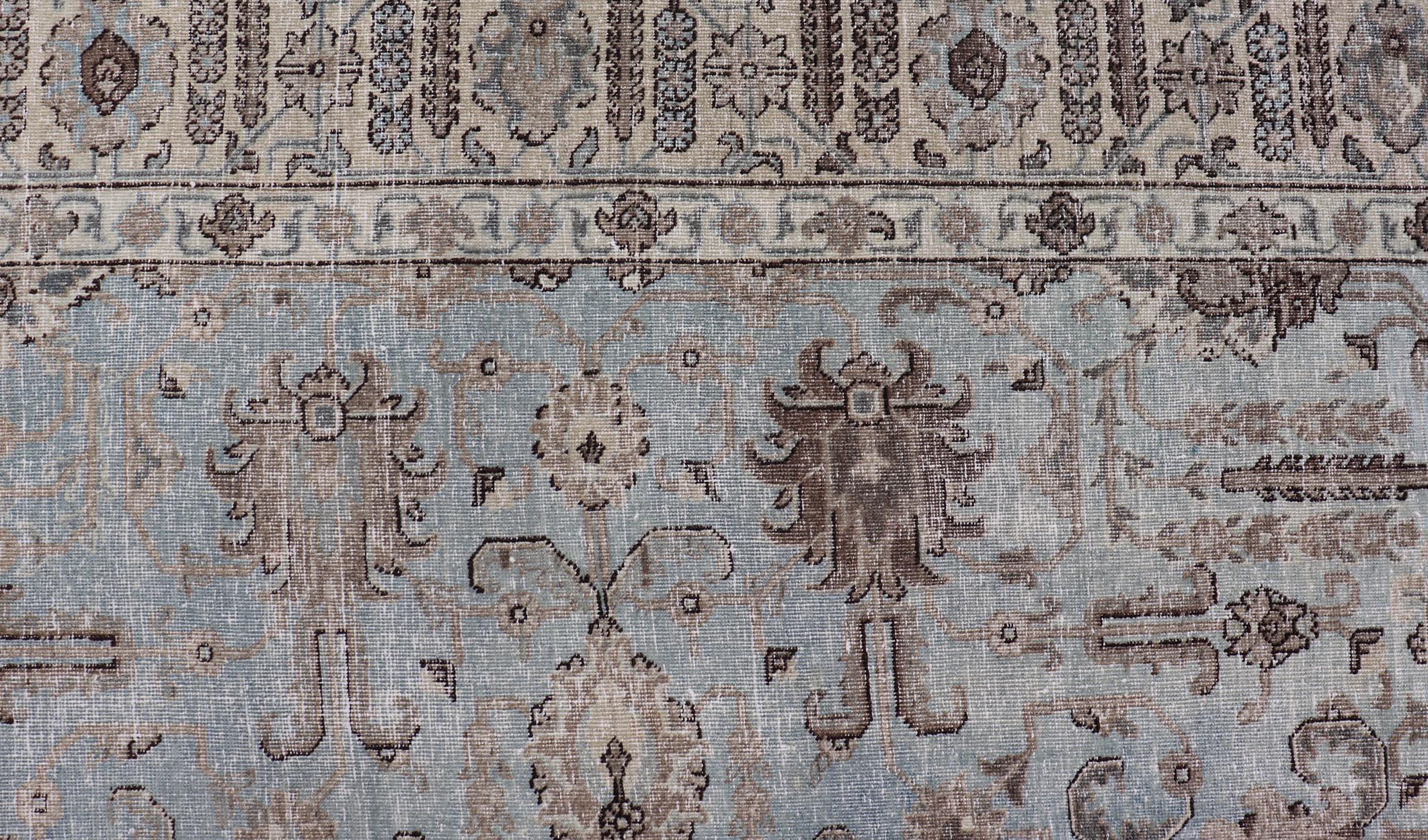 Tapis ancien persan Tabriz bleu et taupe avec Design/One 7'0 x 9'9 en vente 5