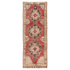 Alfombra Oushak vintage con tres medallones centrales: 4'6 x 12'3
