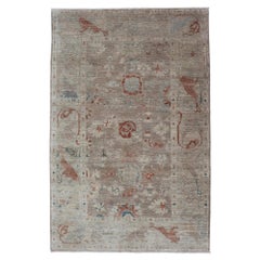 Alfombra moderna de estilo Tabriz en tonos suaves, de Keivan Woven Arts, 5'0 x 8'1