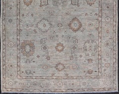 Alfombra de estilo Tabriz en azul suave con motivos clásicos, de Keivan Woven Arts, 5'0 x 7'9