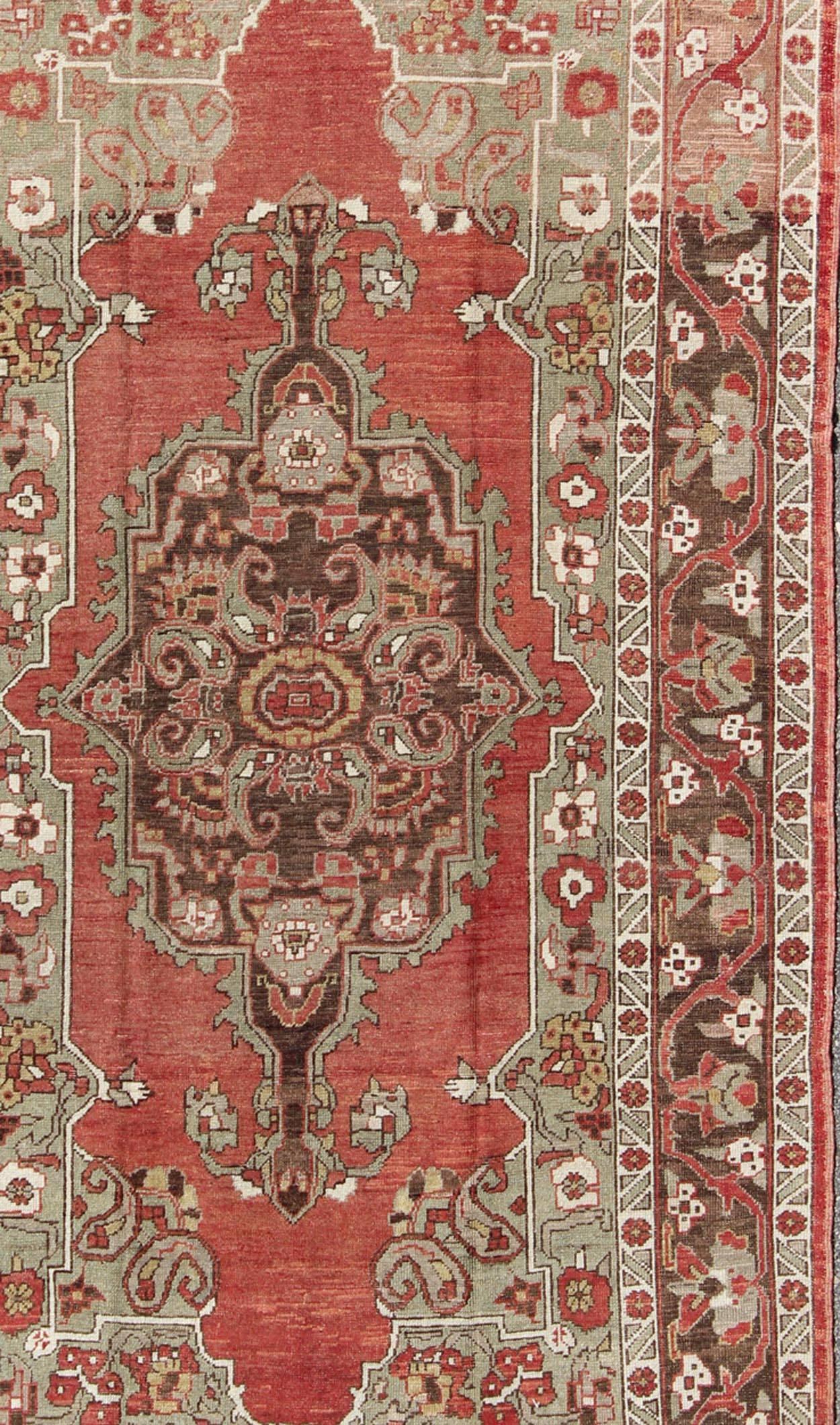 Early 20th Century Antique Turkish Oushak Carpet with Medallion in Soft Red, Green and Brown  For Sale
