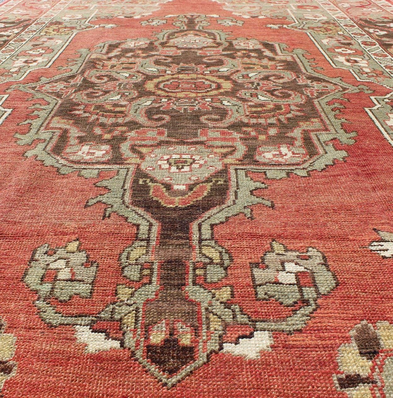 Antique Turkish Oushak Carpet with Medallion in Soft Red, Green and Brown  For Sale 1