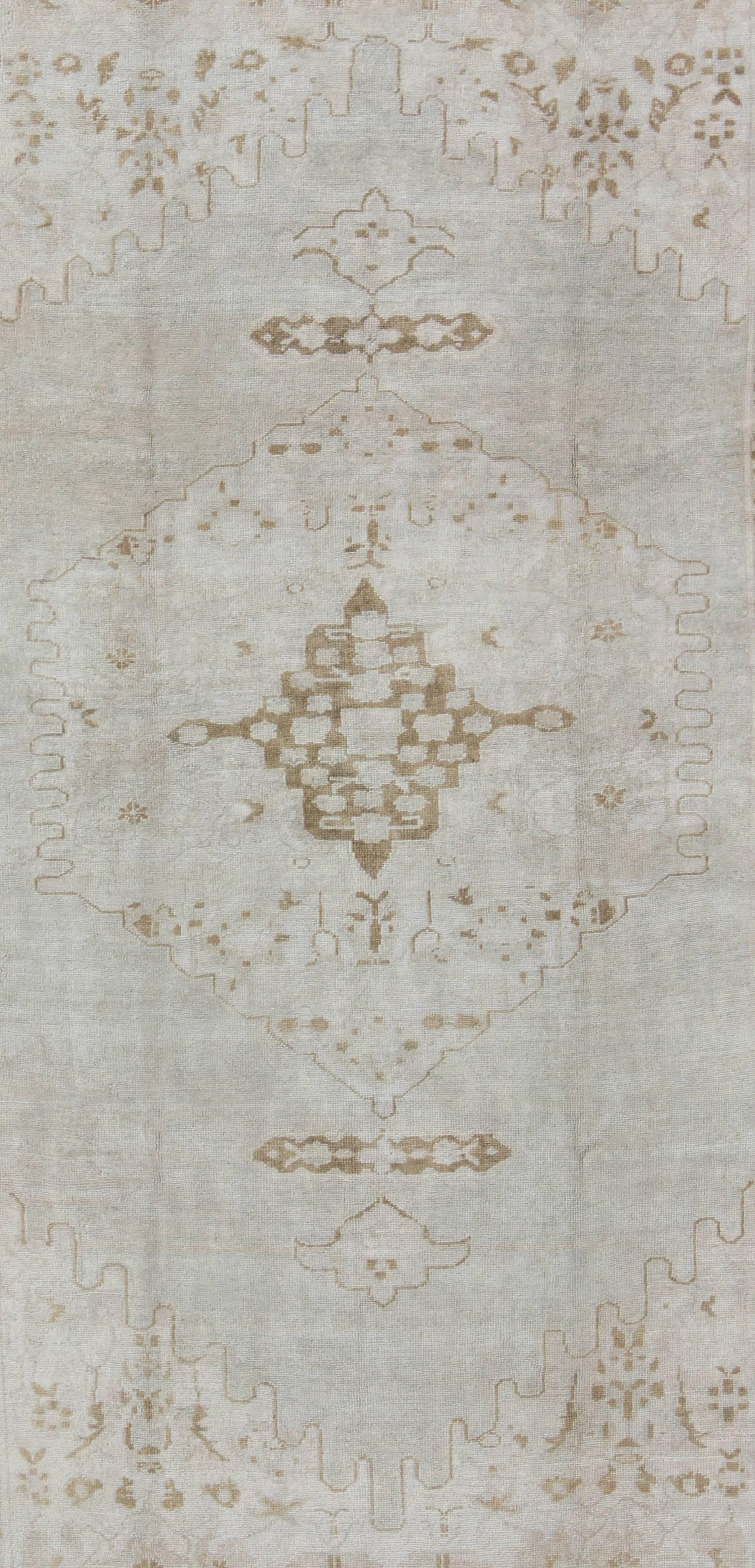 Hand-Knotted Vintage Turkish Oushak Rug with Large Central Medallion in Neutral Tones For Sale