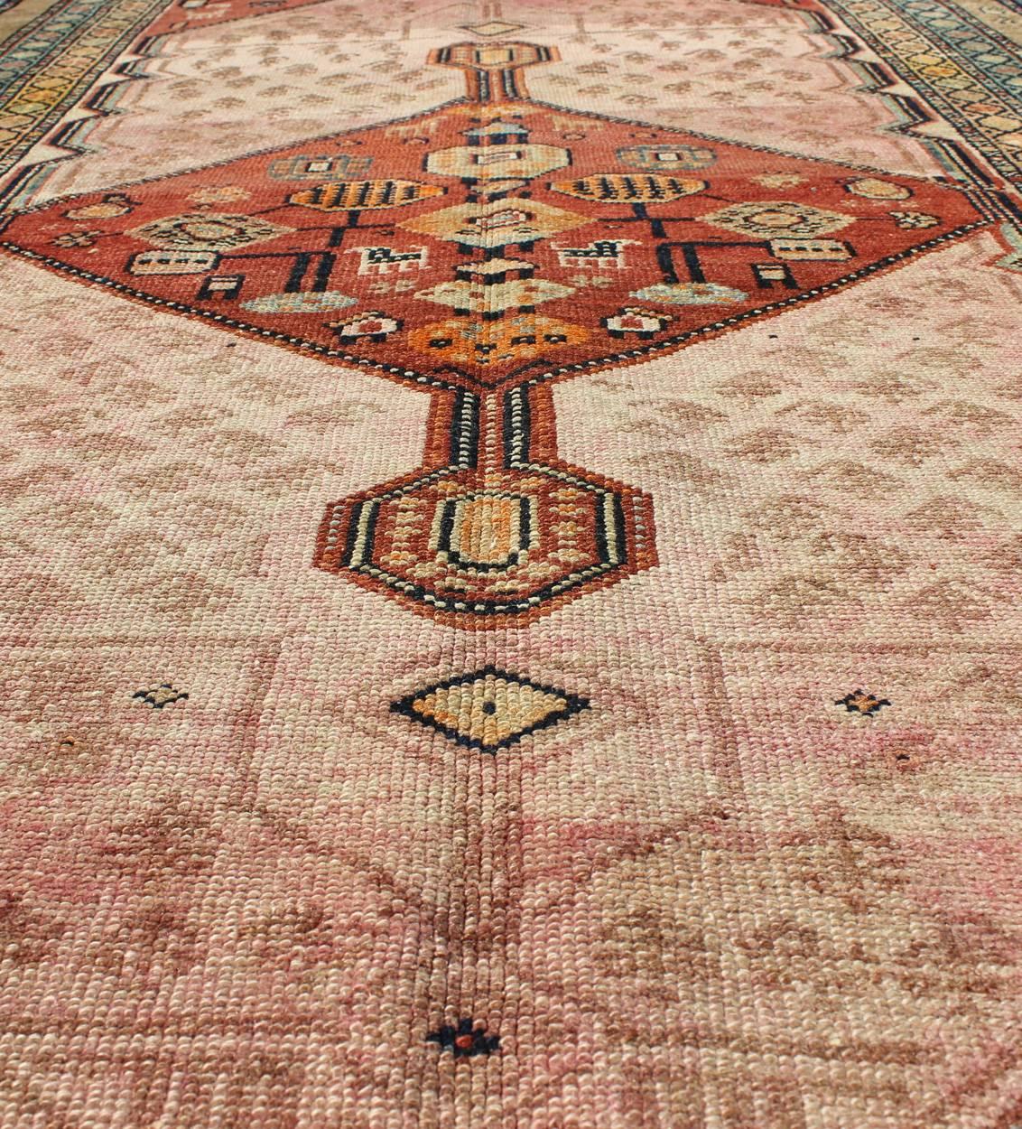 19th Century Antique Persian Serab Rug with Geometric Medallion Design in Tan and Pink For Sale