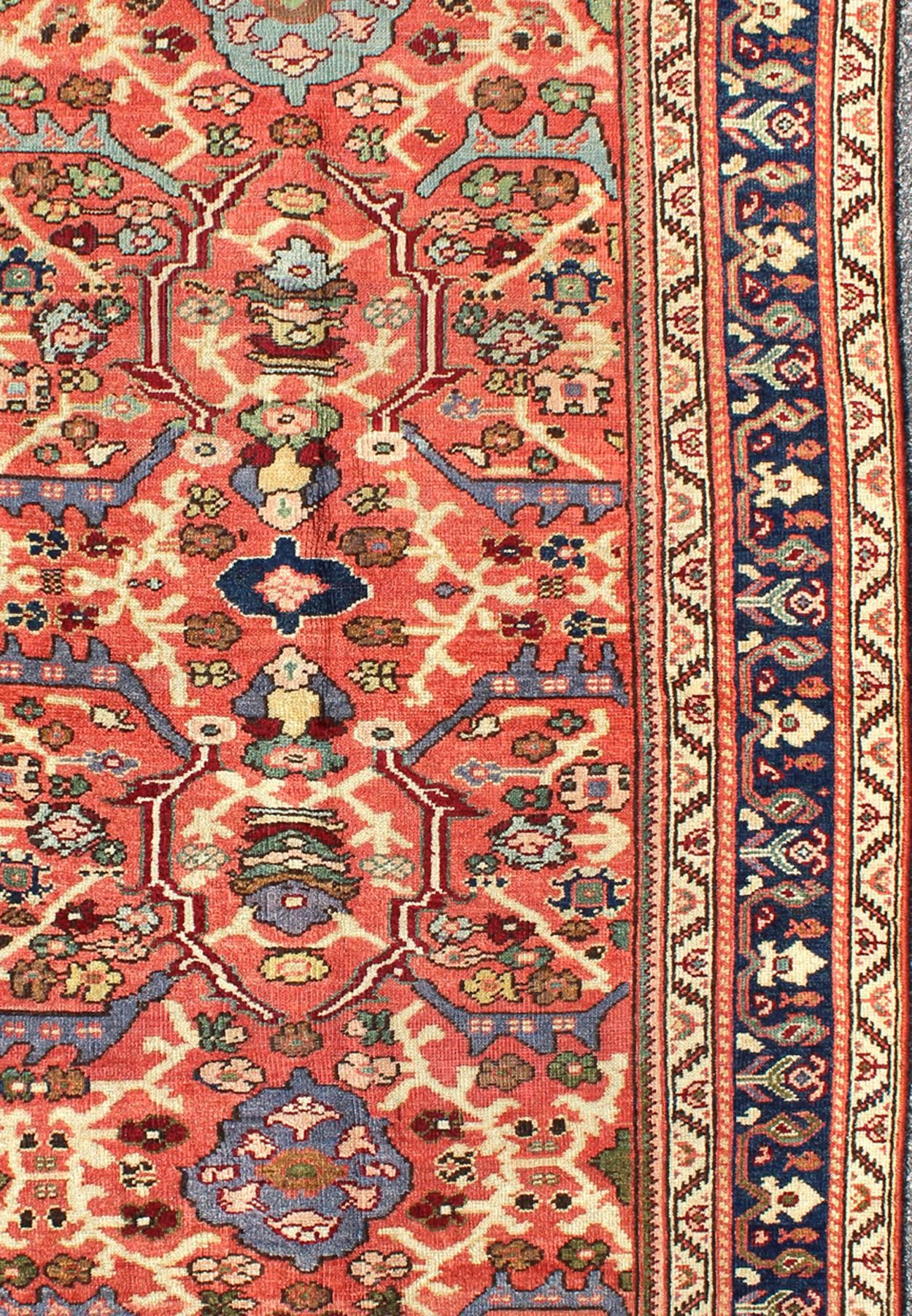 Antique Persian Sultanabad Rug In Excellent Condition For Sale In Atlanta, GA