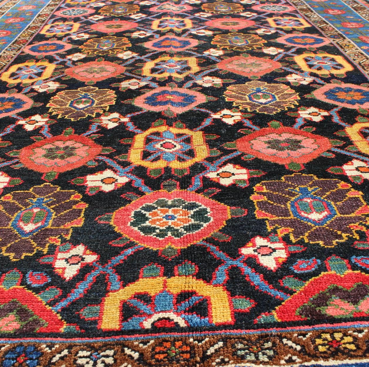 Tapis persan ancien Bakhtiari Excellent état - En vente à Atlanta, GA