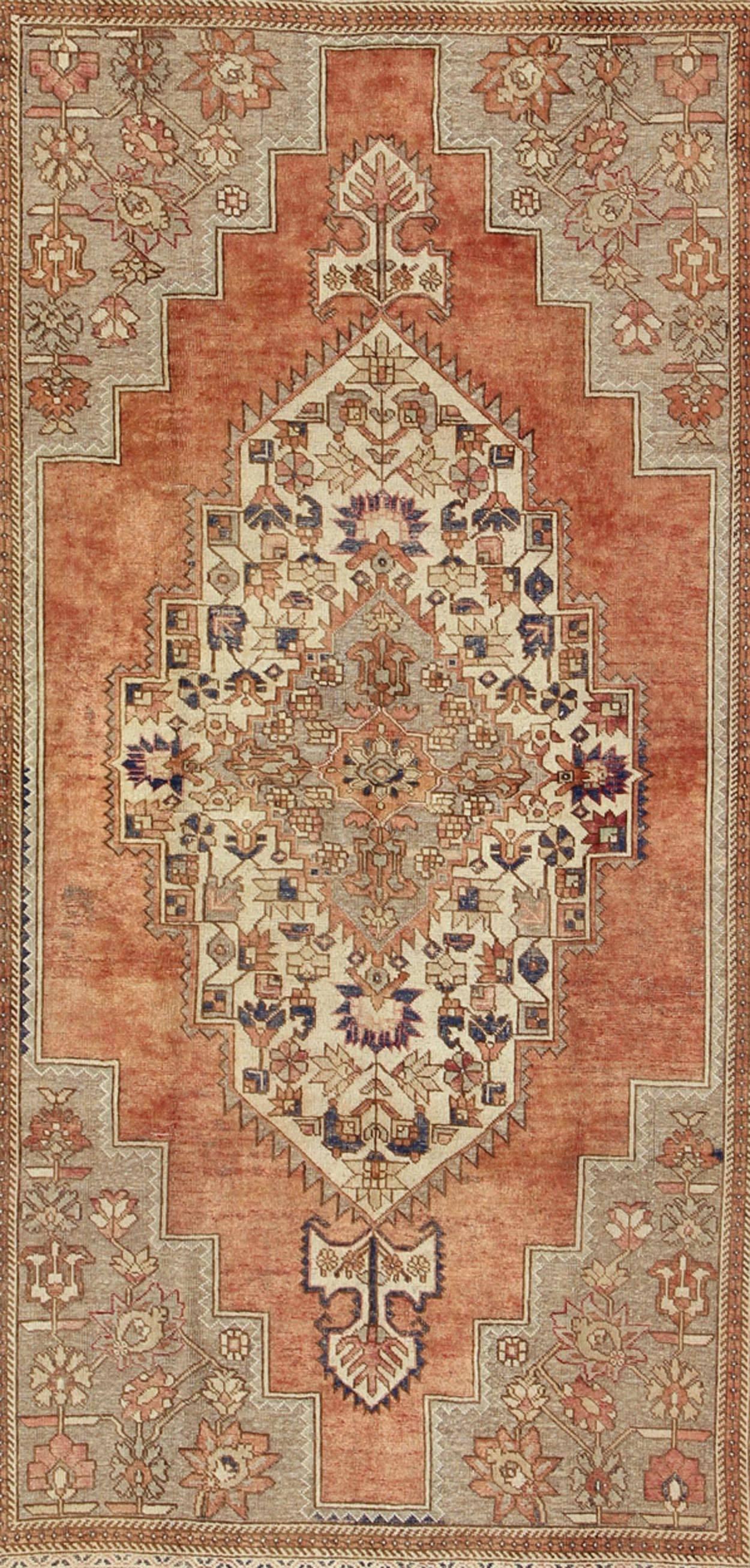 Vintage Turkish Oushak Rug In Good Condition For Sale In Atlanta, GA