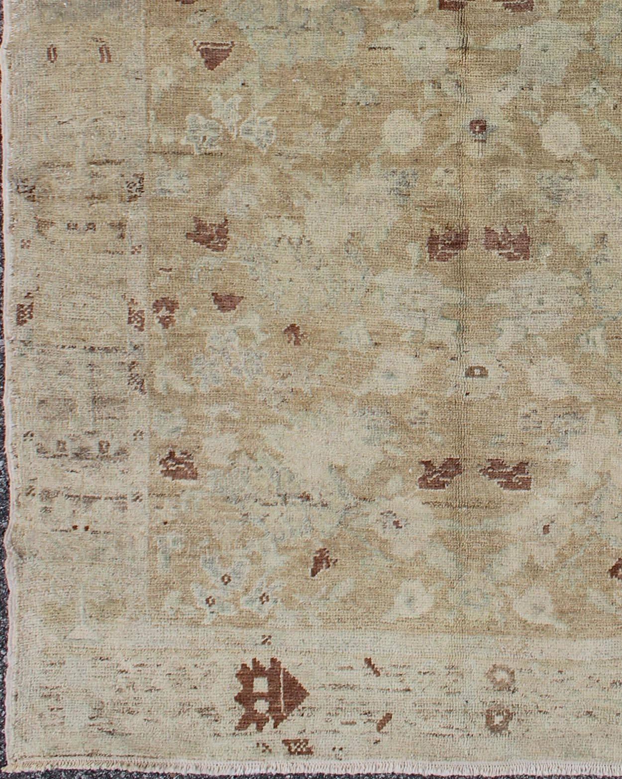 Vintage Turkish Oushak rug from Turkey with All-Over Design, Keivan Woven Arts / rug/EN-142134, country of origin / type: Turkey / Oushak, circa 1940.

This vintage Turkish Oushak rug features a faint background which is has various flora. The
