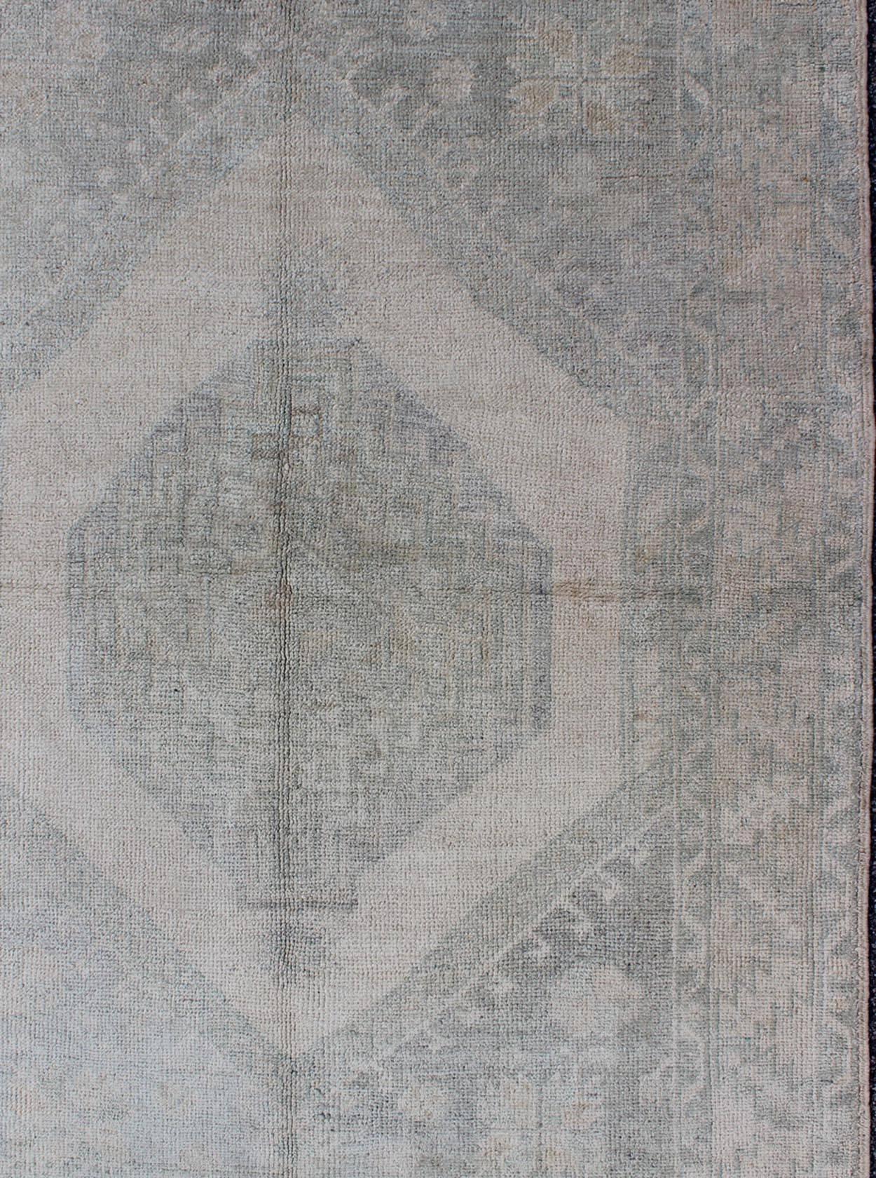 Neutral Vintage Turkish Oushak Rug with Floral Design and Medallions In Excellent Condition In Atlanta, GA