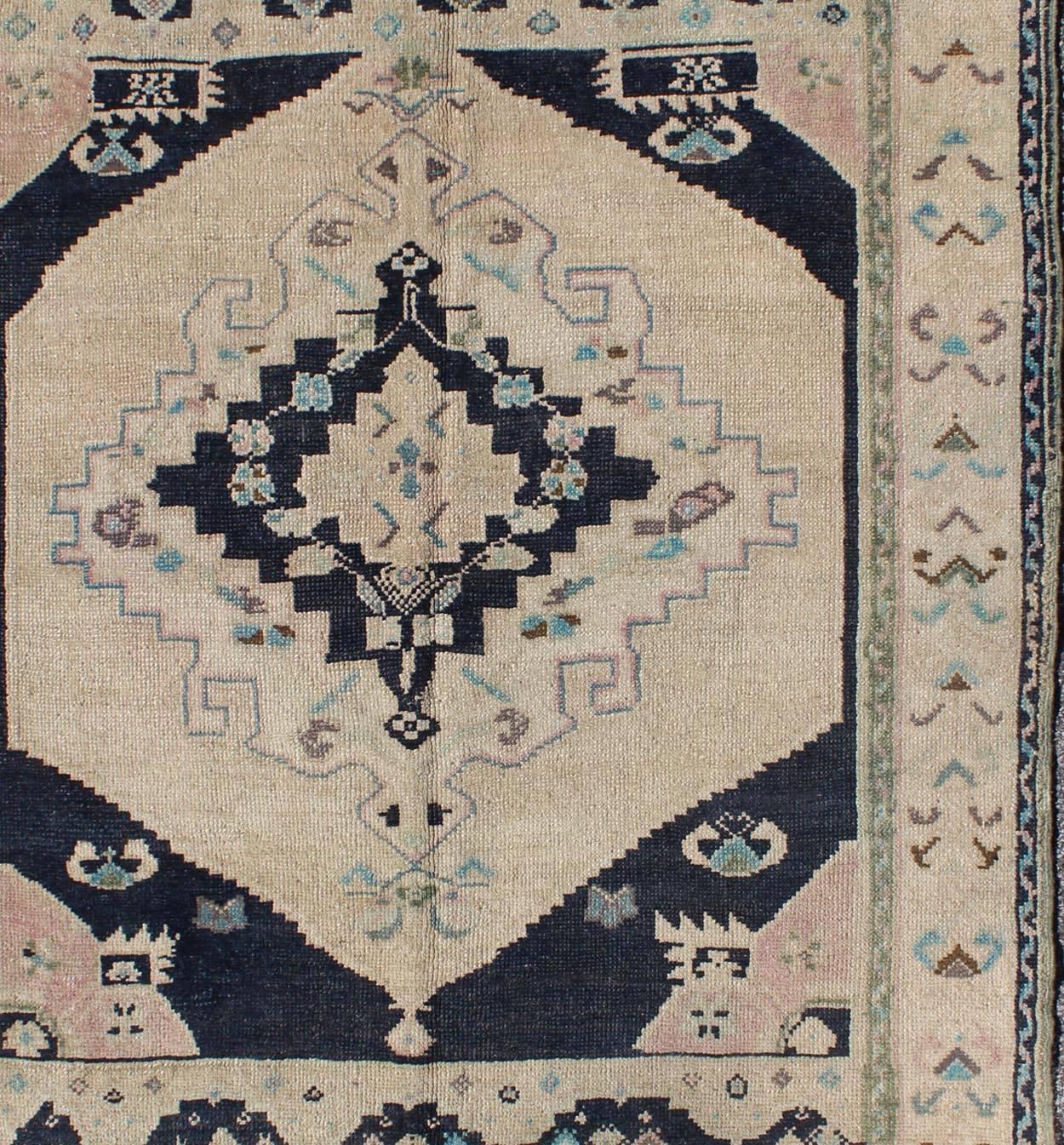 Vintage Hand Knotted Turkish Oushak Rug with Central Medallion in Cream and Blue In Good Condition For Sale In Atlanta, GA