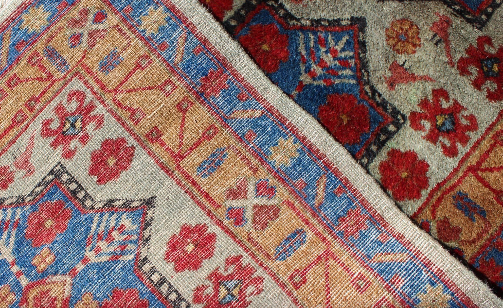 Vintage Turkish Rug with Star Design in light Green, Orange, Red & Blue   In Excellent Condition For Sale In Atlanta, GA