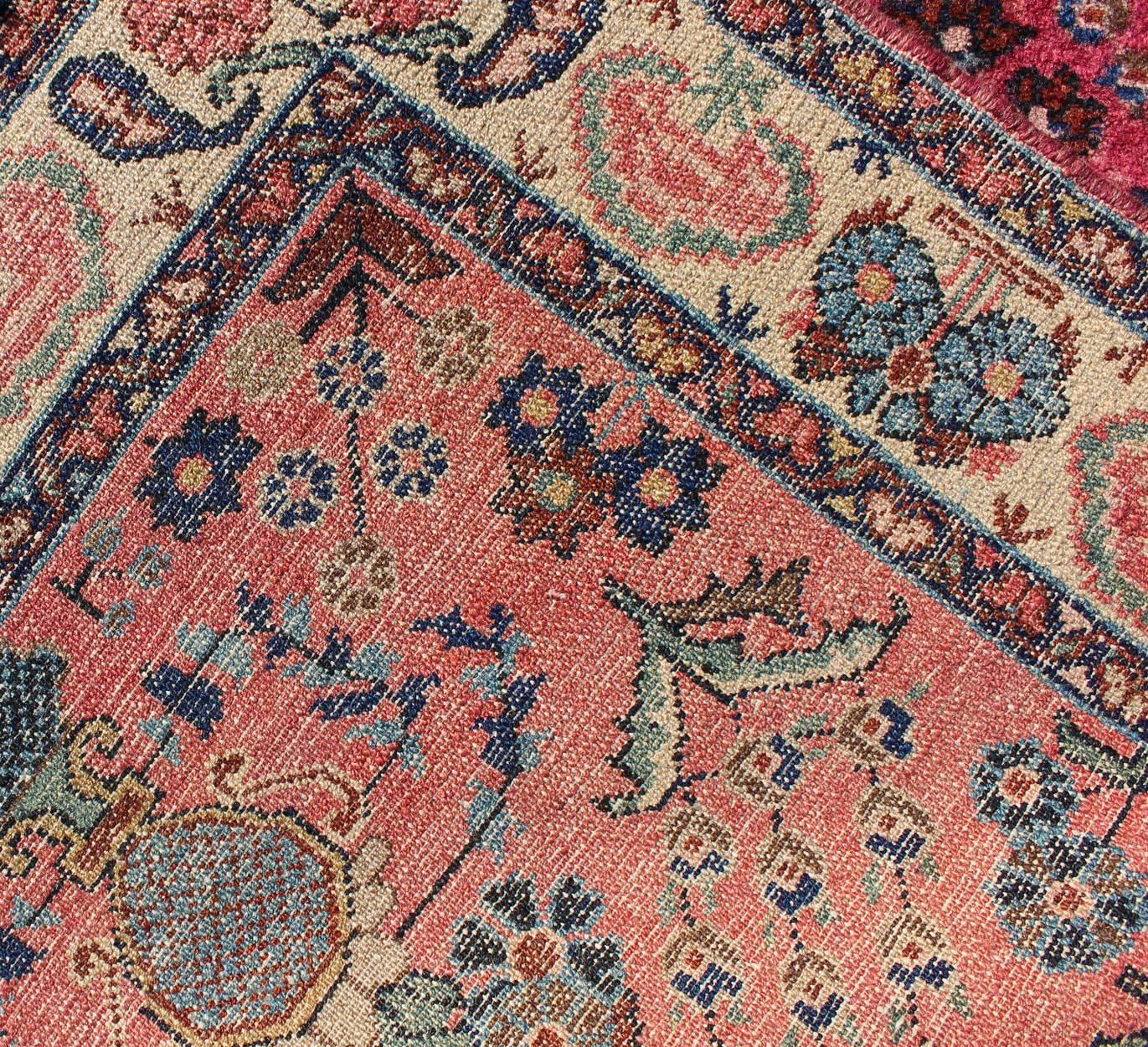 Antique Persian Lilihan Rug with Large-Scale Floral Design In Excellent Condition In Atlanta, GA