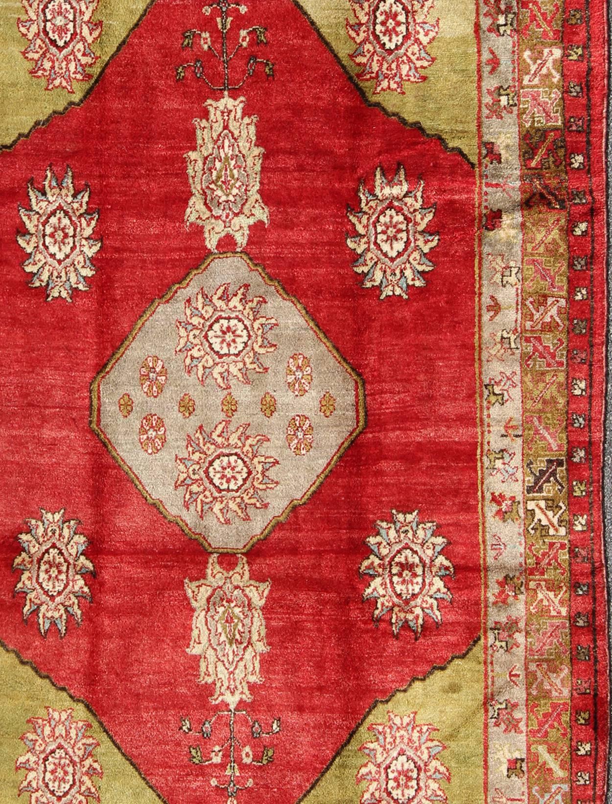 Turkish Konya Rug With Medallion in Red, Lime Green, Gray, Yellow, and Ivory  In Excellent Condition For Sale In Atlanta, GA