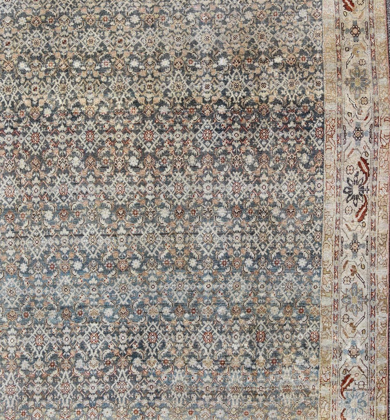 Noué à la main Tapis persan ancien Malayer avec un design exquis en bleu, gris, sarcelle et ivoire en vente
