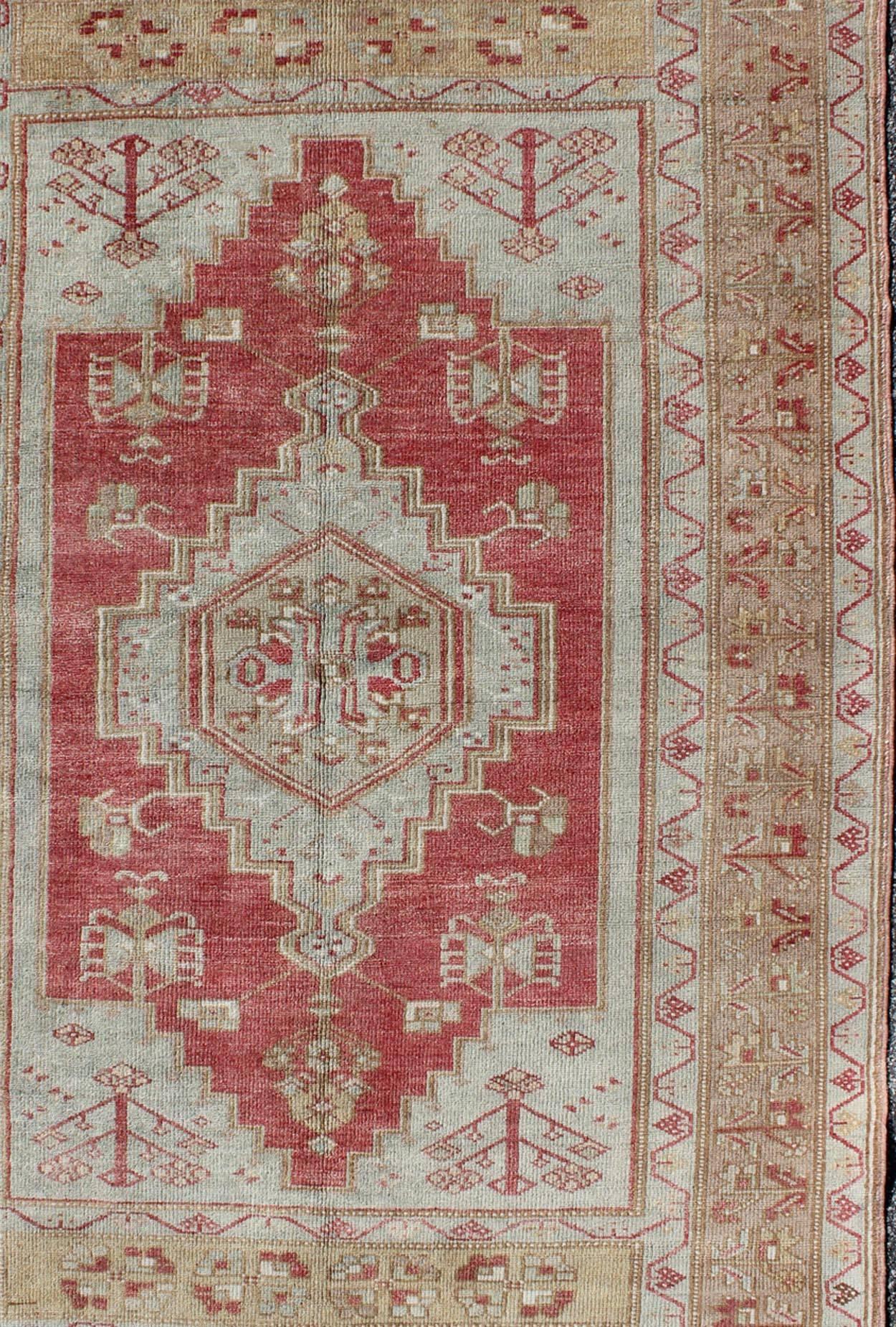 Turkish Antique 1930's Oushak Rug with Geometric Motifs  In Good Condition For Sale In Atlanta, GA