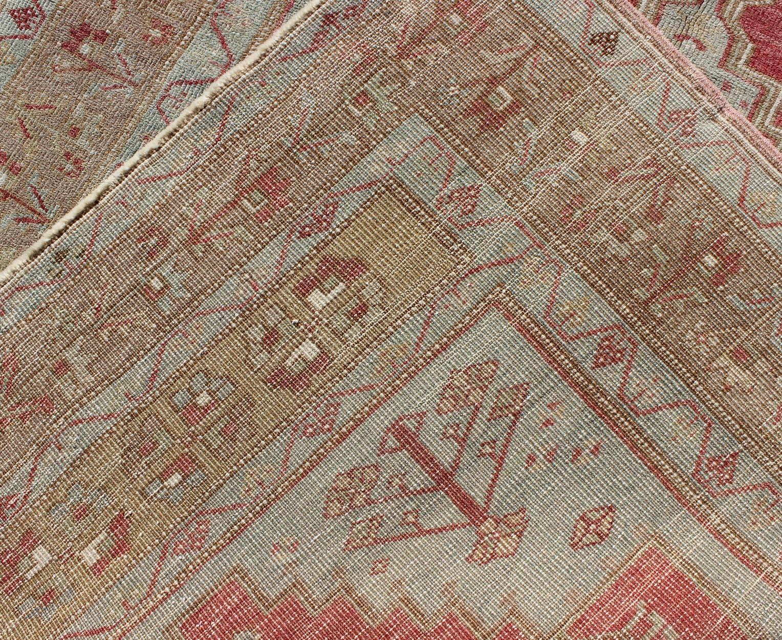 Milieu du XXe siècle Tapis turc ancien d'Oushak des années 1930 à motifs géométriques en vente