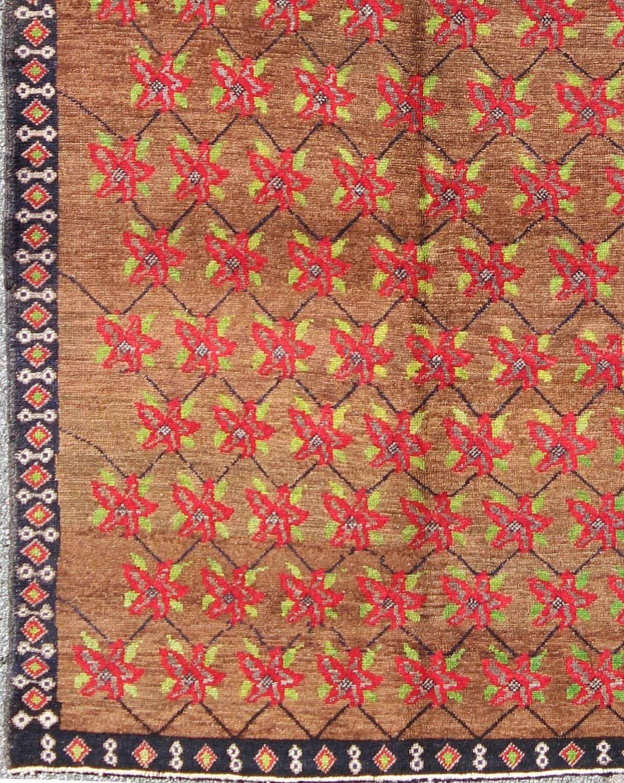 Turkish Oushak Carpet with Poinsettia Design With A Light Brown Background


All-over floral design vintage Turkish Oushak. Keivan Woven Arts /  rug TU-MTU-3315, country of origin / type: Turkey / Oushak, circa 1940.

This vintage Turkish rug