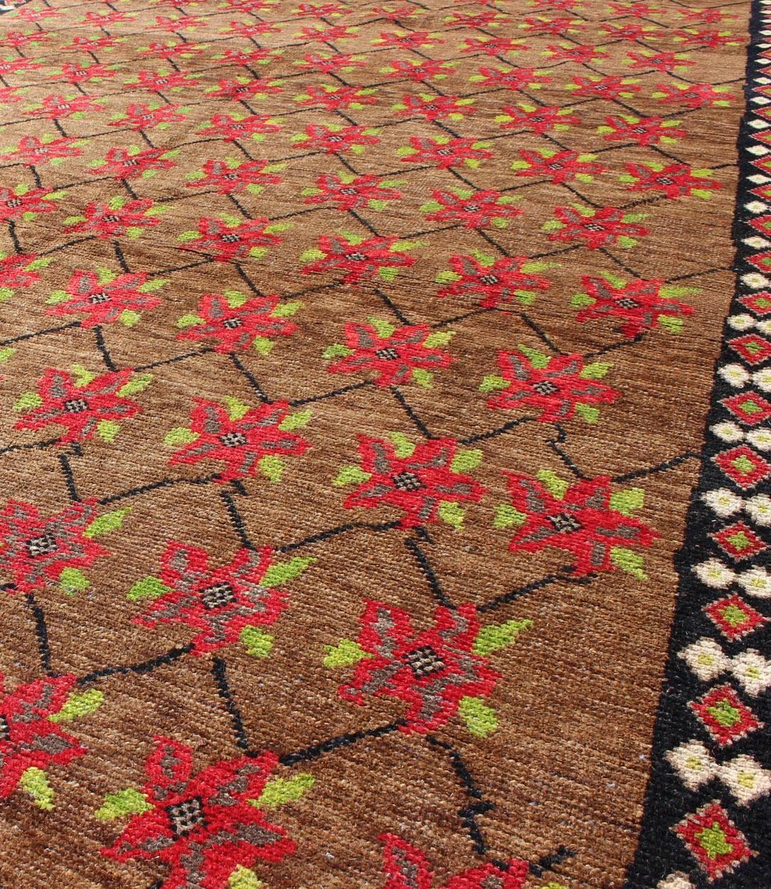 Türkisch Oushak  mit Poinsettia-Design-Set auf braunem Hintergrund (20. Jahrhundert) im Angebot