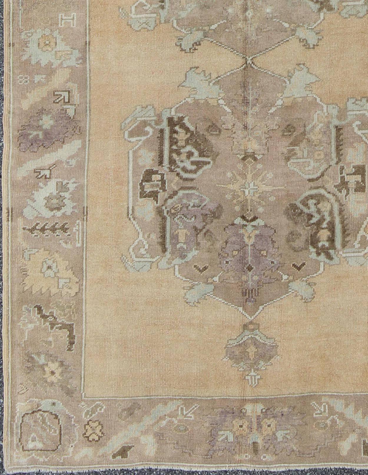 Medallion Oushak Vintage Rug on Sand Colored Field
rug/en-92953,  origin/turkey

This beautiful Oushak features a classic turkish design, . The faint sand-colored ground is home to three elegant taupe, brown and sea foam green medallions. A soft