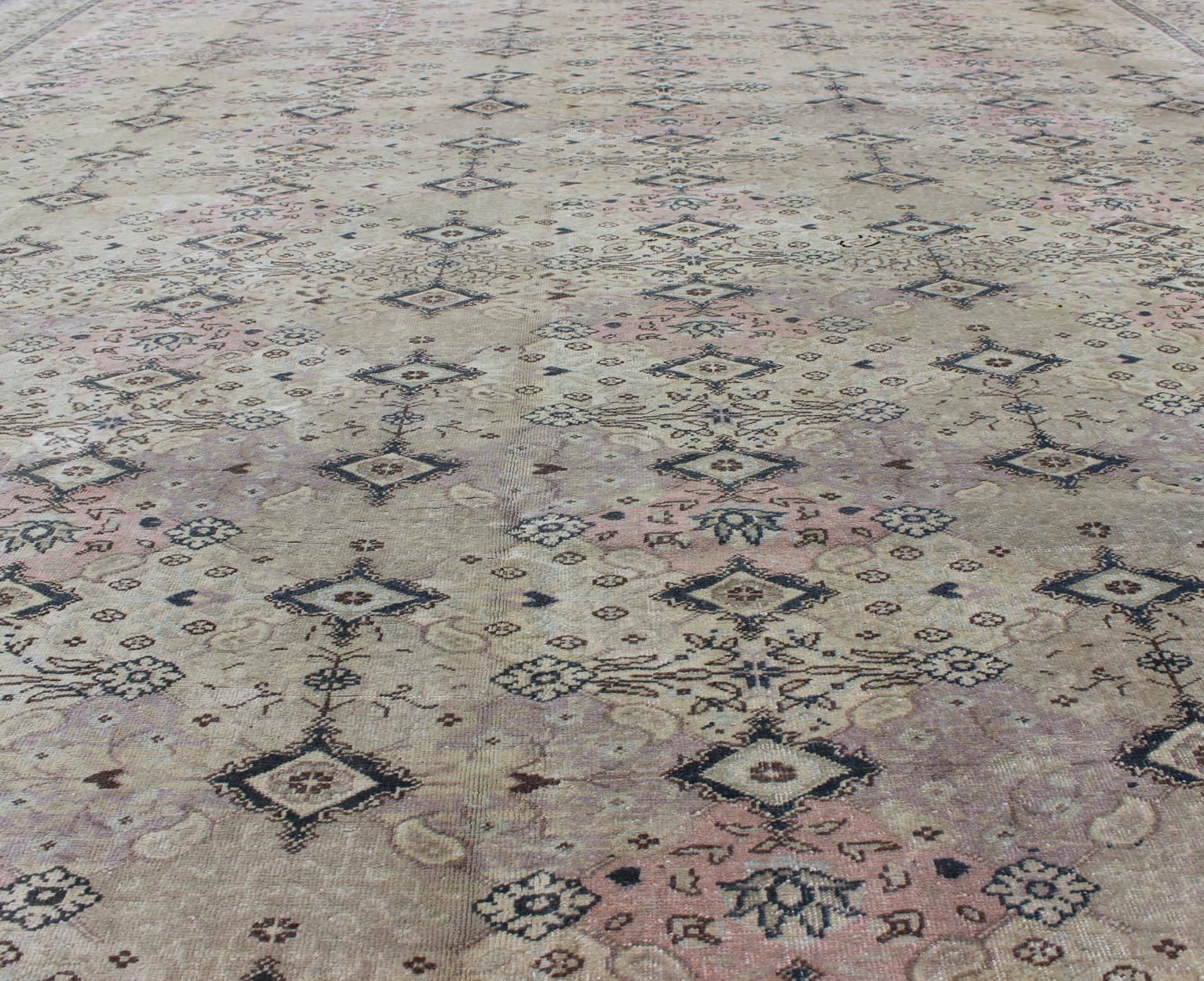 Mid-20th Century Large Turkish Sivas Rug with Repeating Diamond Motifs Set on Ivory Ground For Sale