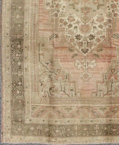 Vintage-Teppich aus Usak mit zart lachsfarbenem Grund und Blumenmotiven, 7'4 x 12'5