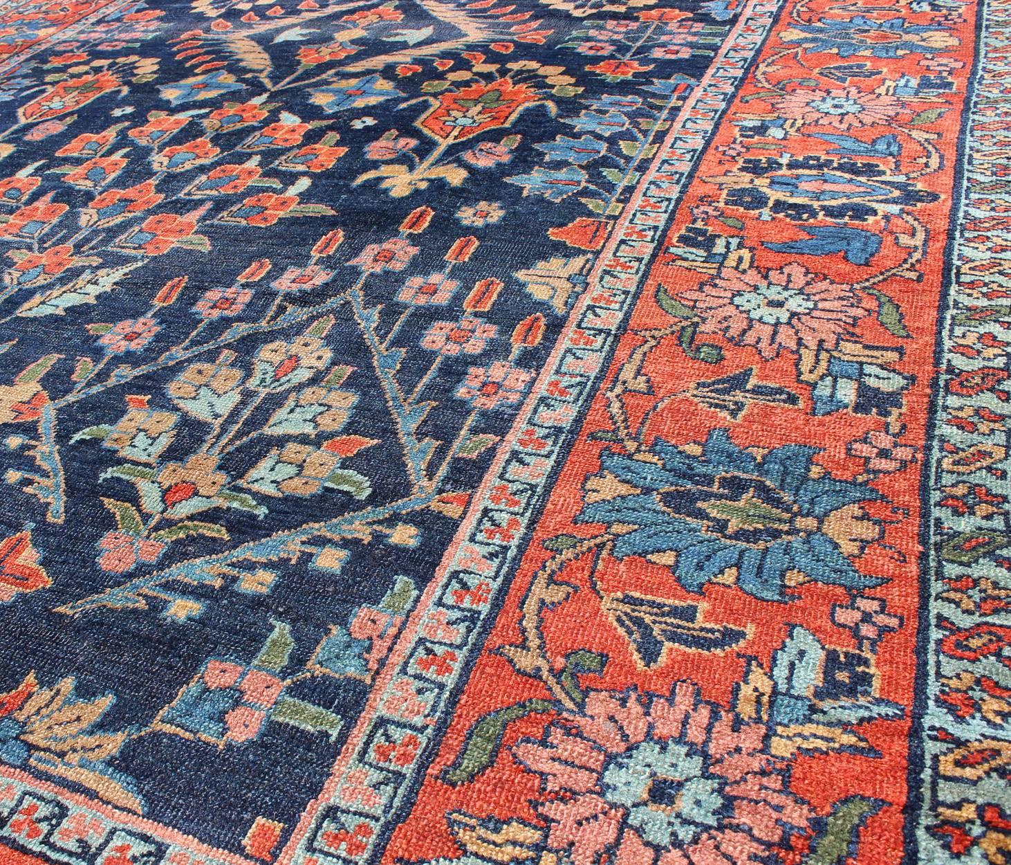 Antiker persischer Täbriz-Teppich mit botanischen Elementen in Marineblau, Rot-Orange (Handgeknüpft) im Angebot