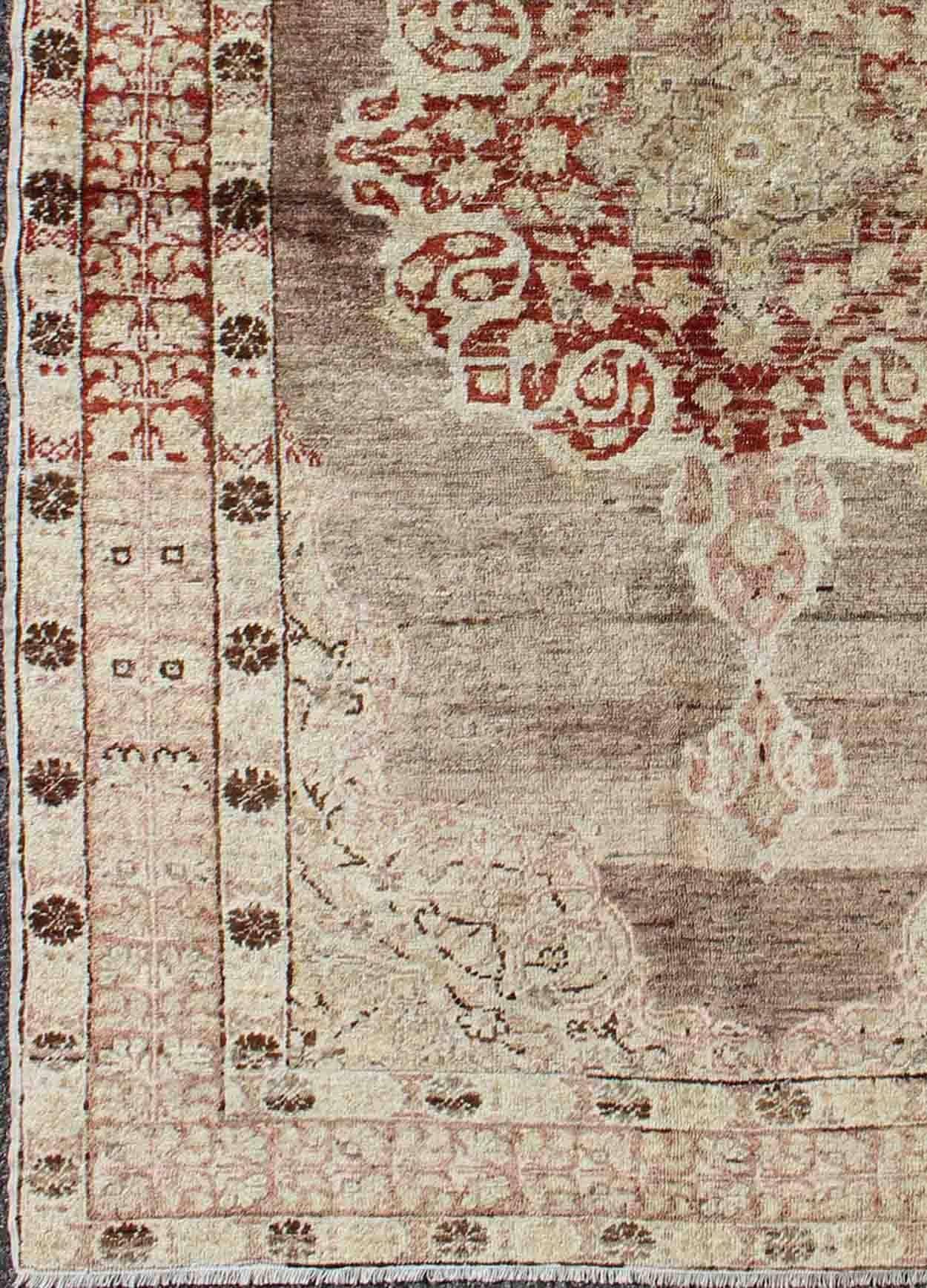  Oushak Vintage Rug with Aubergine with Center Medallion
rug/na-34,  origin/turkey

This spectacular Vintage Turkish Oushak bears magnificent splendor indicative of royal tastes, which sought perfection in balance and palette. The center medallion
