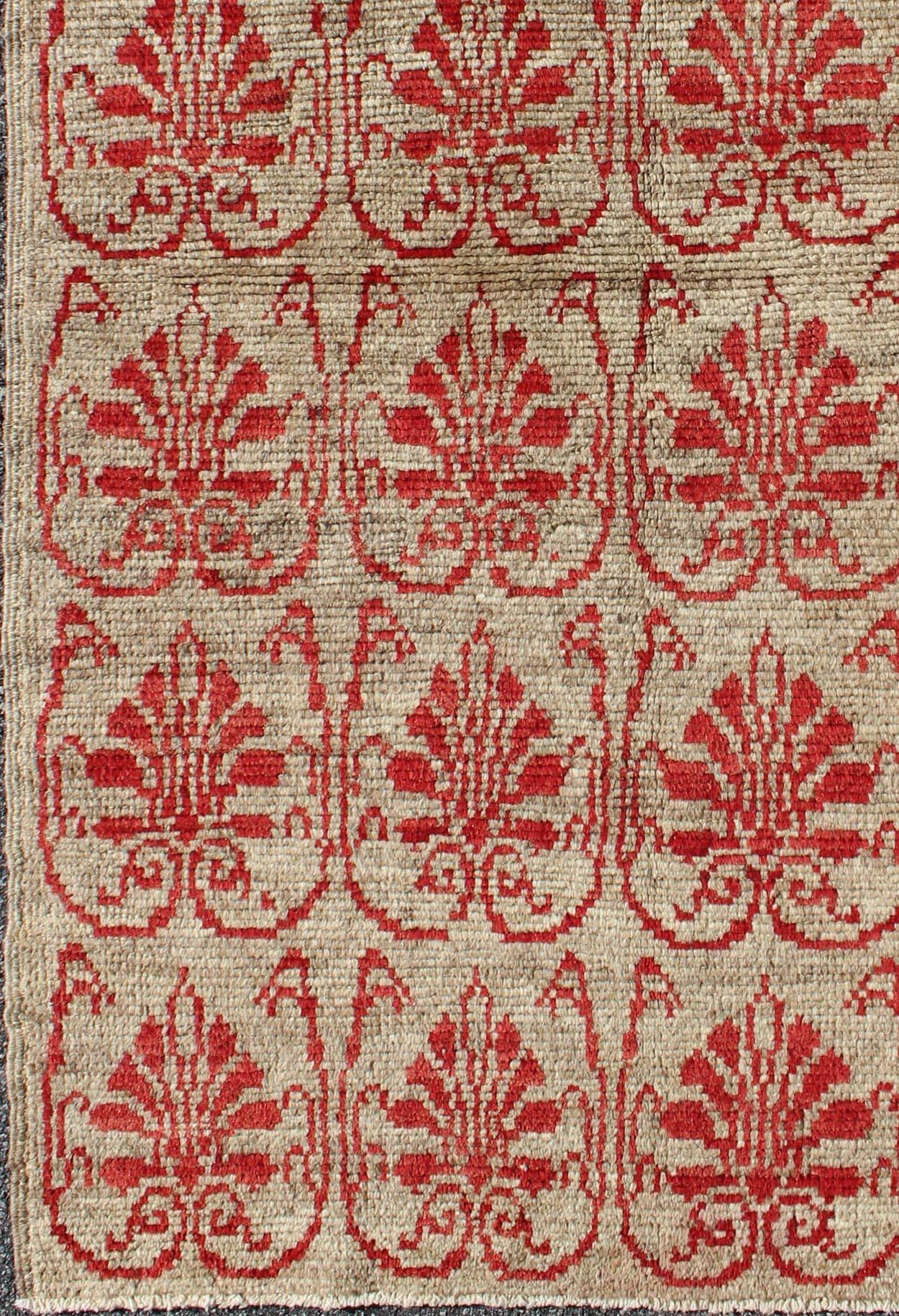  Vintage Turkish Tulu Carpet with Repeating Red Boteh & Light Green Field

Measures: 3'3 x 5'5

Turkish Vintage Tulu Carpet with Repeating Red Boteh and leaves on light taupe/light green background and very fine wool. Keivan Woven Arts/ rug