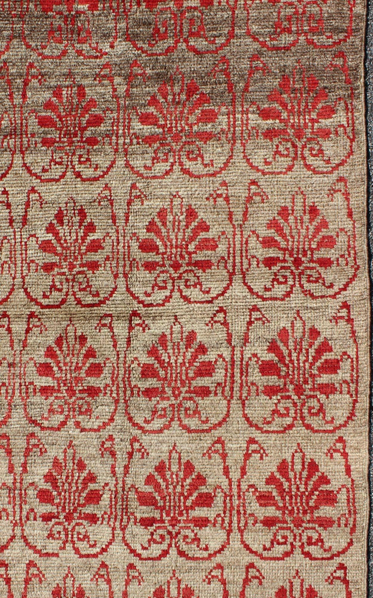 Noué à la main Tapis turc Tulu vintage avec terrain rouge répétitif Boteh et vert clair en vente