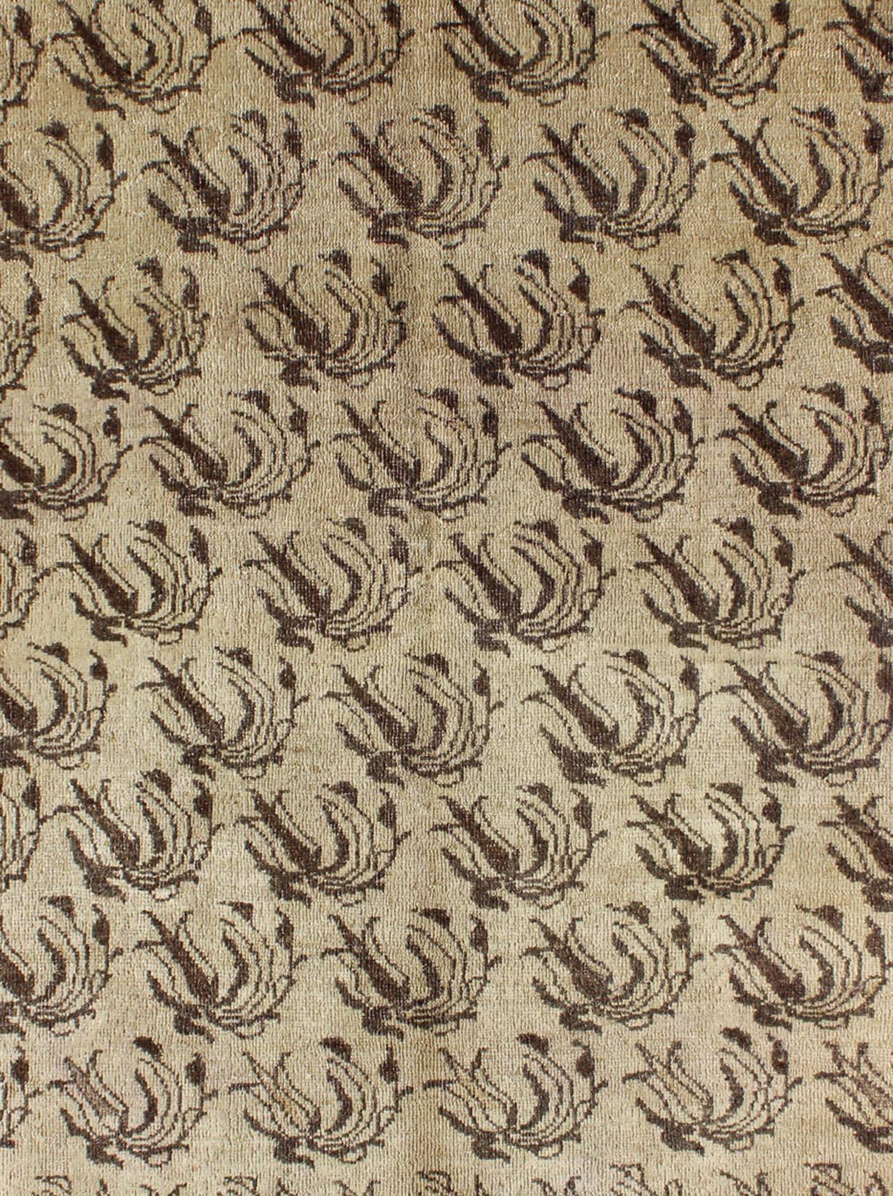 Oushak Tapis turc à motifs floraux sur toute sa surface en nuances de marron en vente