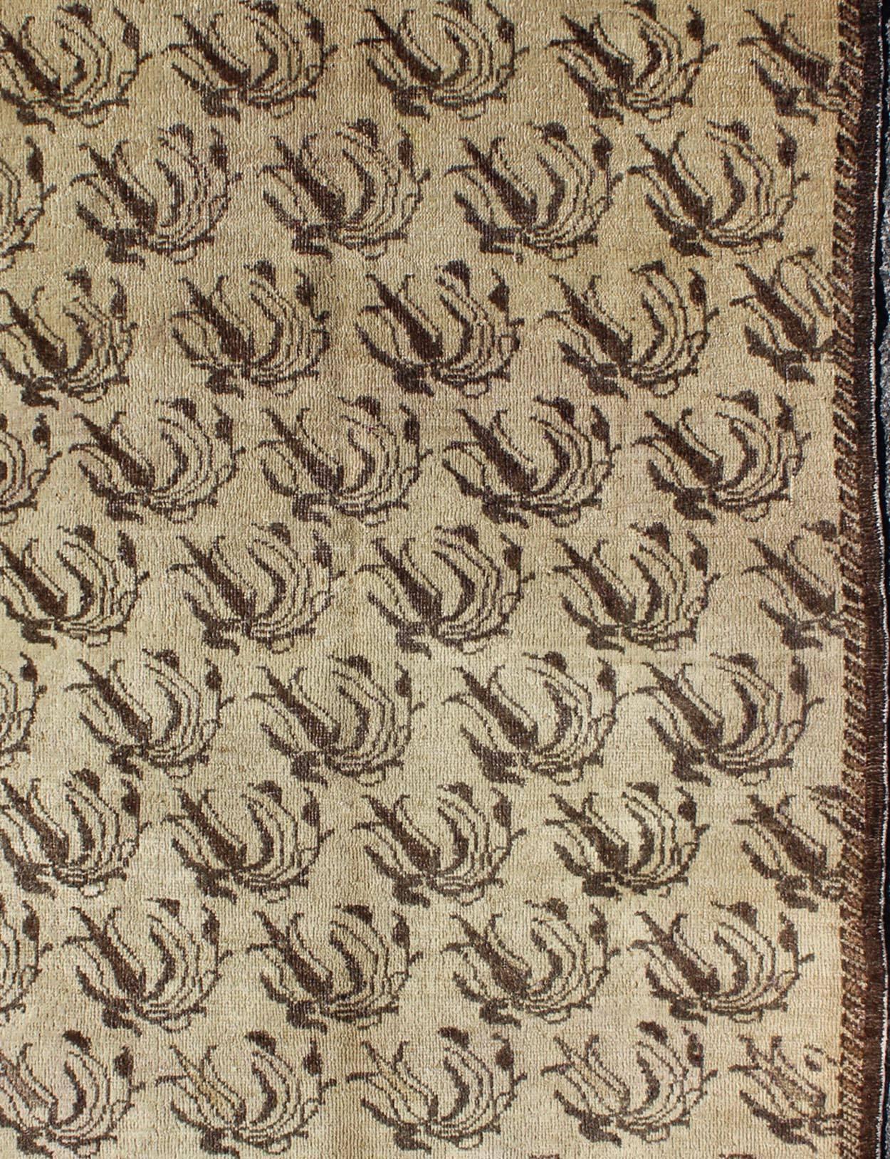 Turc Tapis turc à motifs floraux sur toute sa surface en nuances de marron en vente