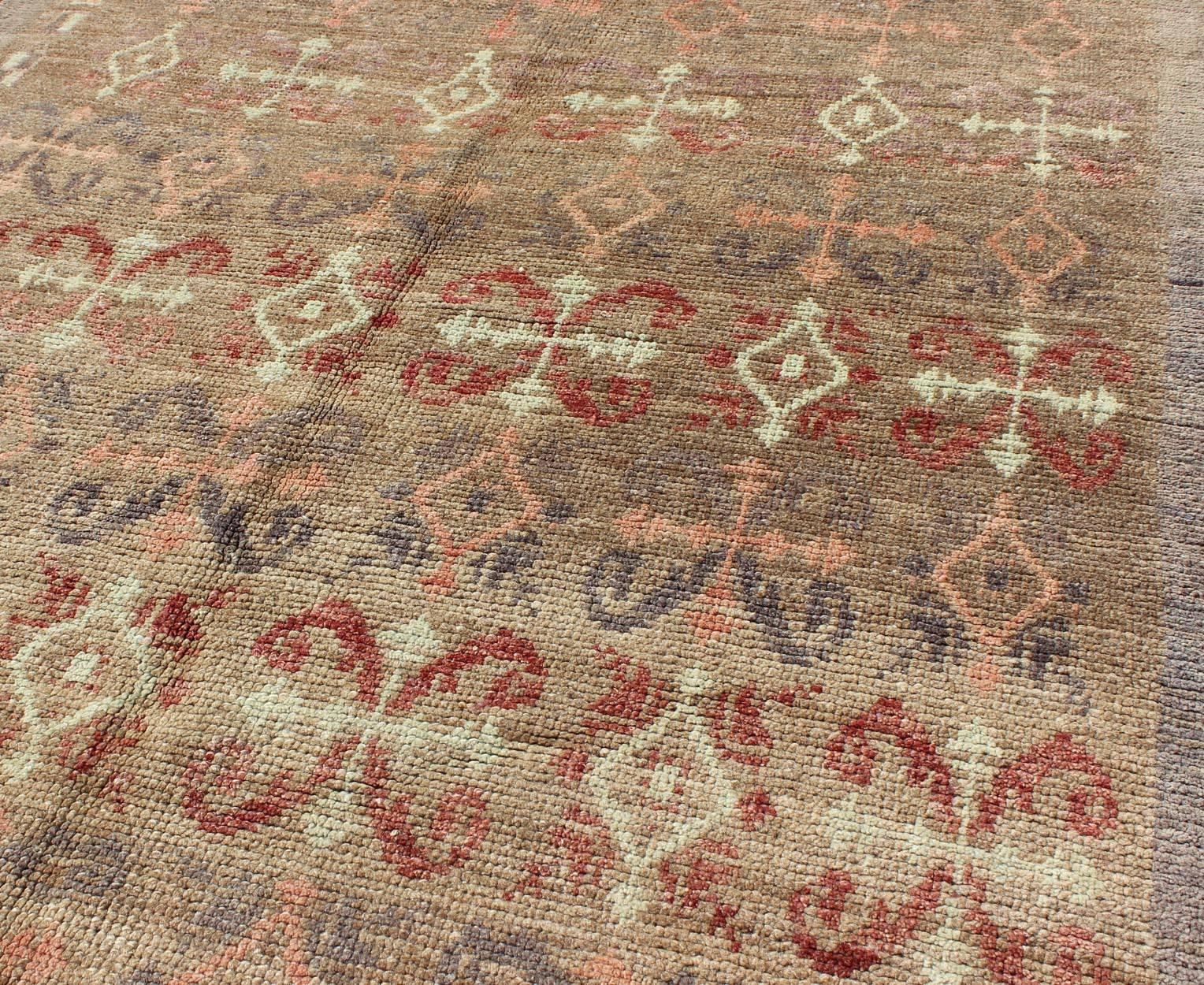 Vintage Turkish Carpet with All-Over Design Set on Light Taupe Field In Excellent Condition For Sale In Atlanta, GA