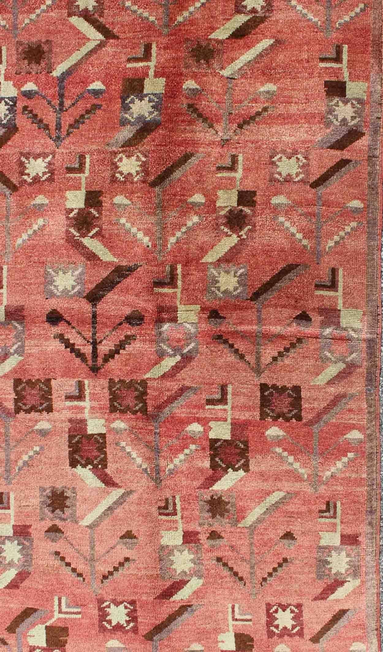 Turkish Oushak Vintage Carpet with Tribal Figures Set soft Red Pink Background In Excellent Condition For Sale In Atlanta, GA