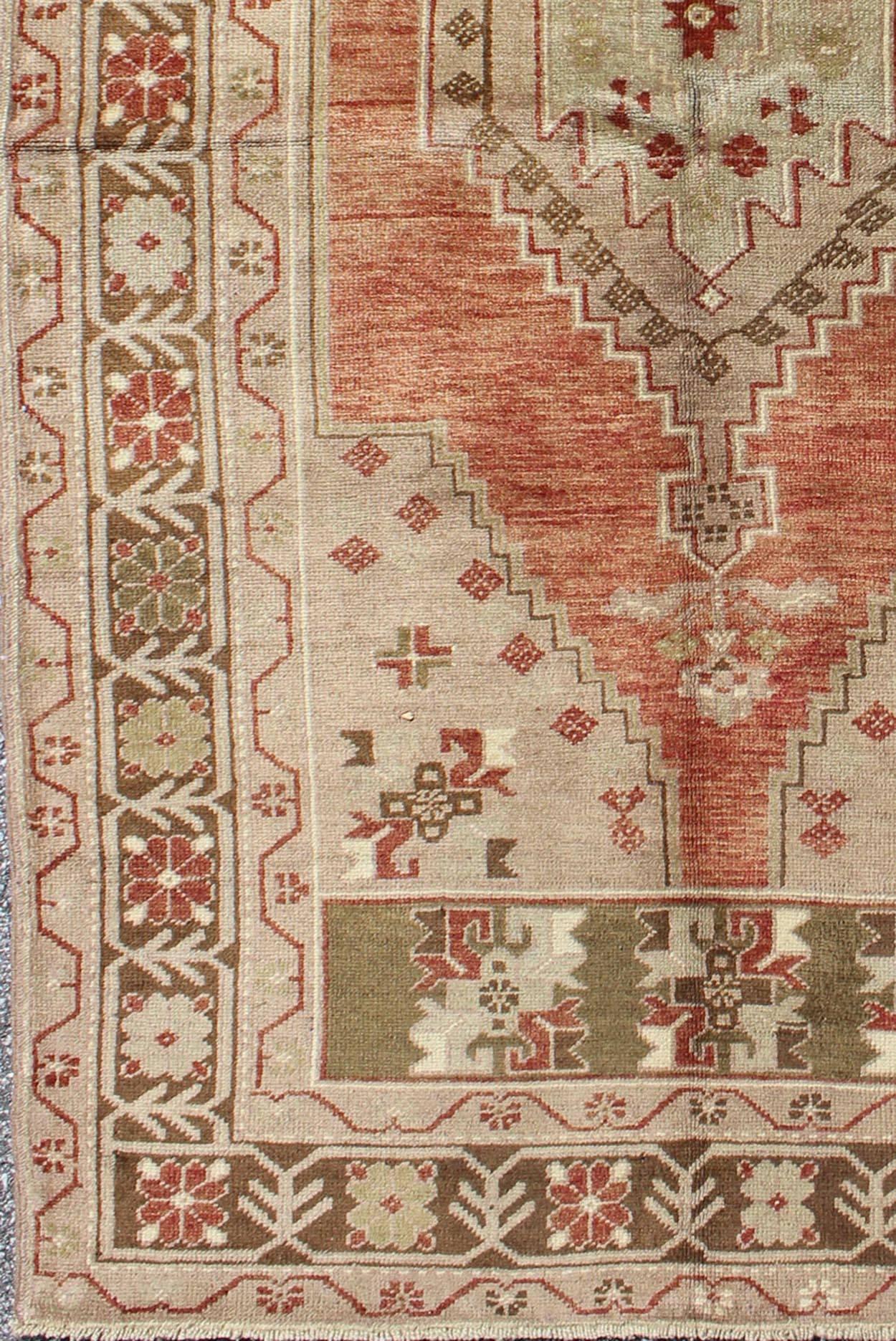 Vintage Oushak Rug from Turkey with Geometric Motifs Keivan Woven Arts/ rug#TU-DUR-3461, contents/ wool, hand knotted, origin/turkey, In excellent condition.

Measures: 3.5 x 6.1

This vintage Turkish Oushak rug features a unique blend of colors and